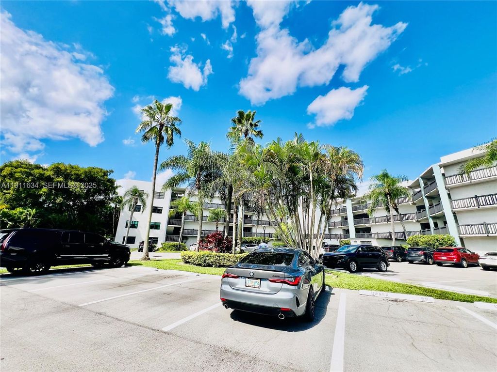 Photo of 1021 Mockingbird Ln #215, Plantation, FL 33324 (MLS # A11911634)