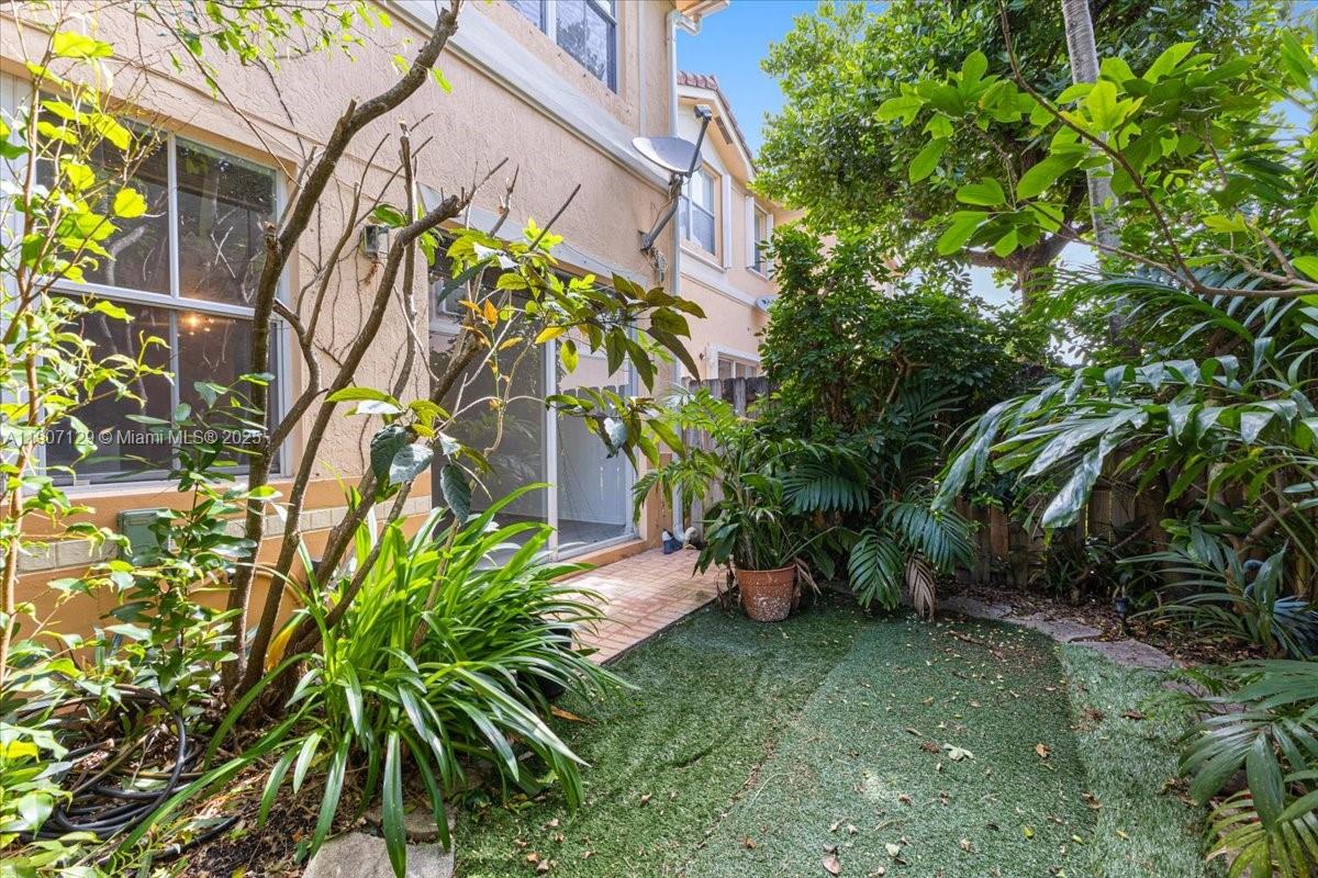 KENDALL BREEZE - Residential Lease