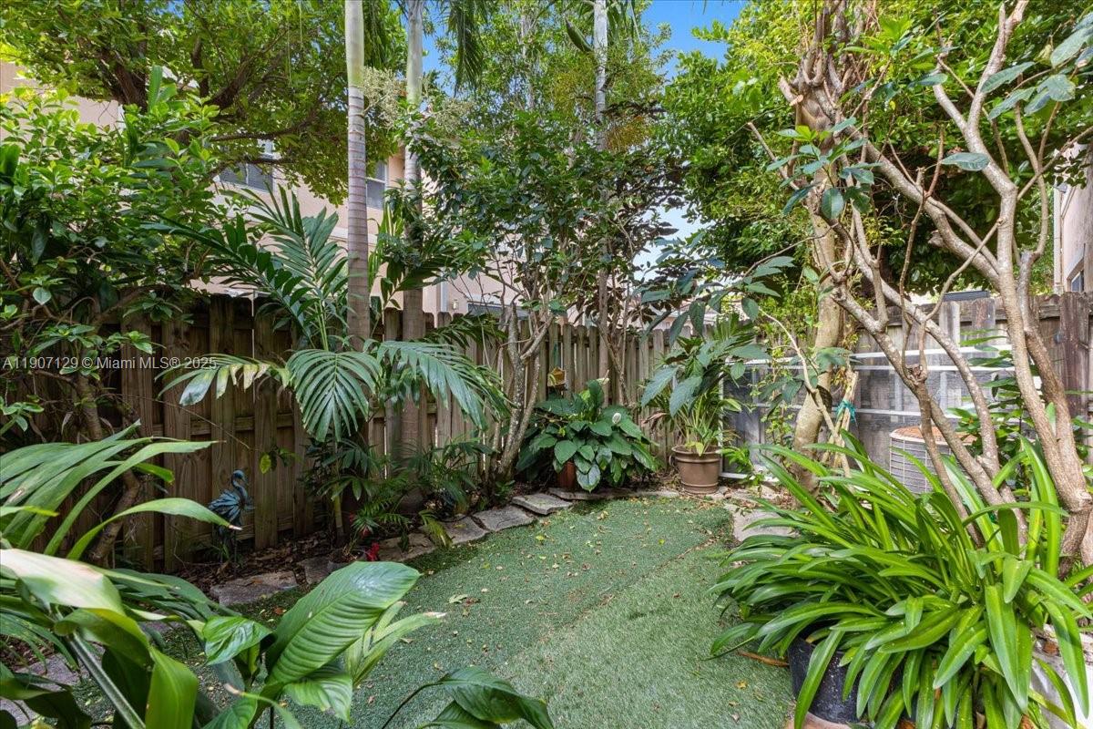 KENDALL BREEZE - Residential Lease