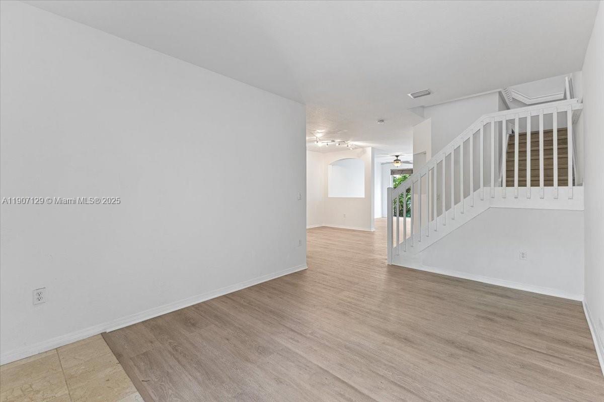 KENDALL BREEZE - Residential Lease