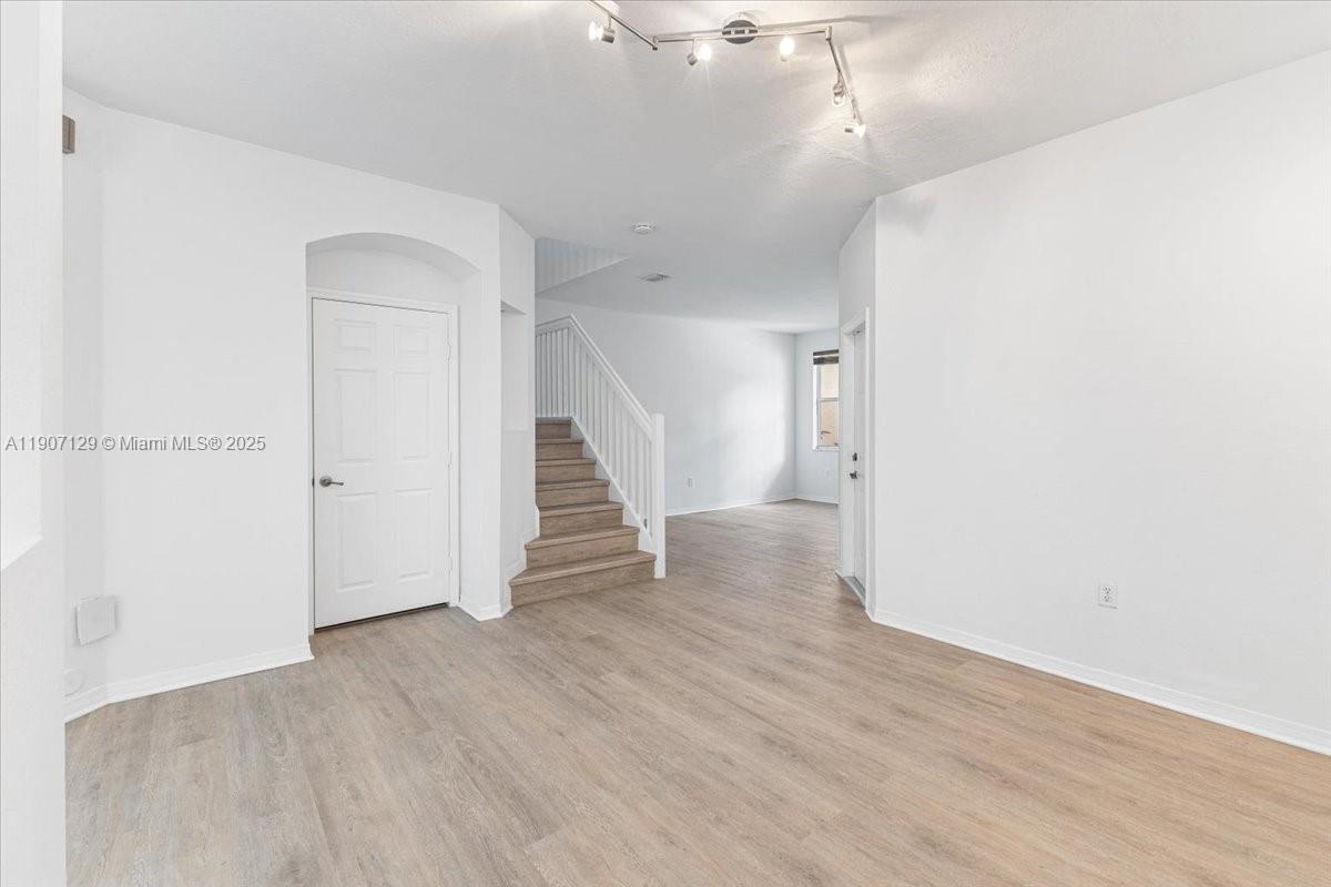 KENDALL BREEZE - Residential Lease