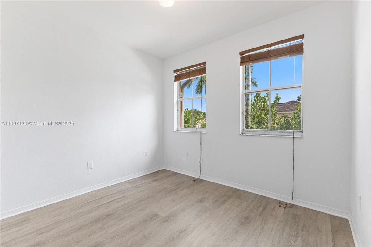 KENDALL BREEZE - Residential Lease