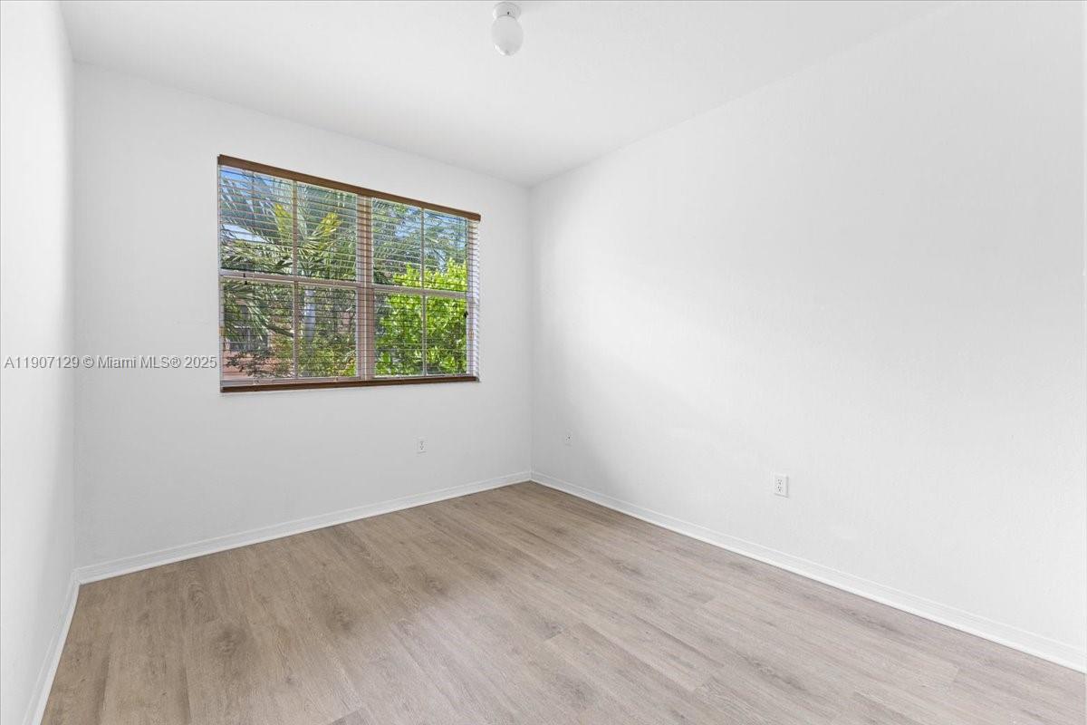 KENDALL BREEZE - Residential Lease