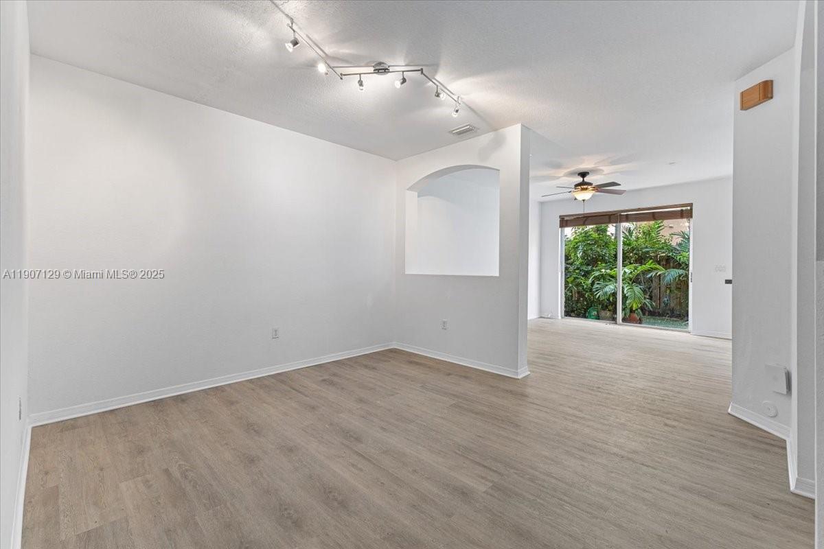 KENDALL BREEZE - Residential Lease