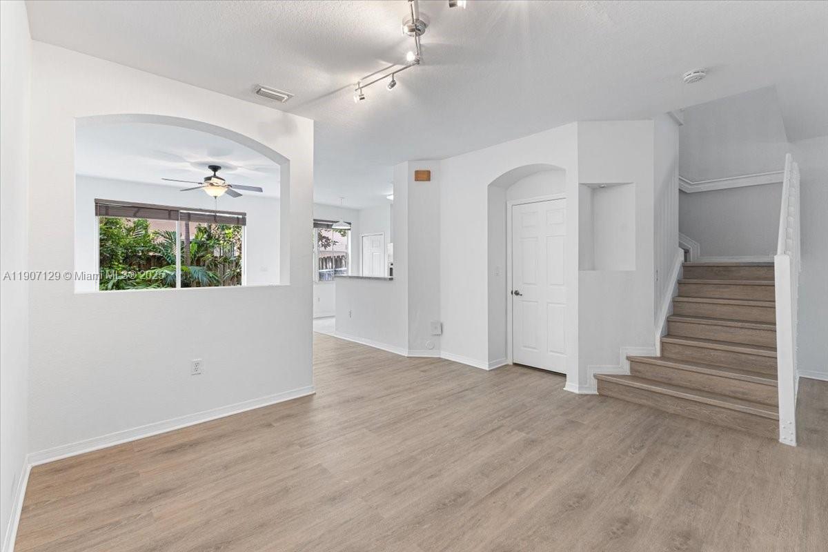 KENDALL BREEZE - Residential Lease