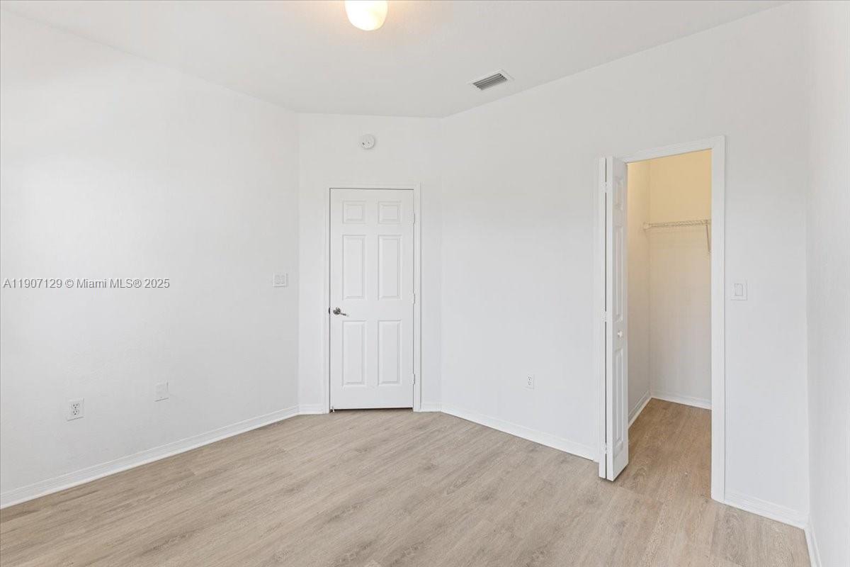 KENDALL BREEZE - Residential Lease