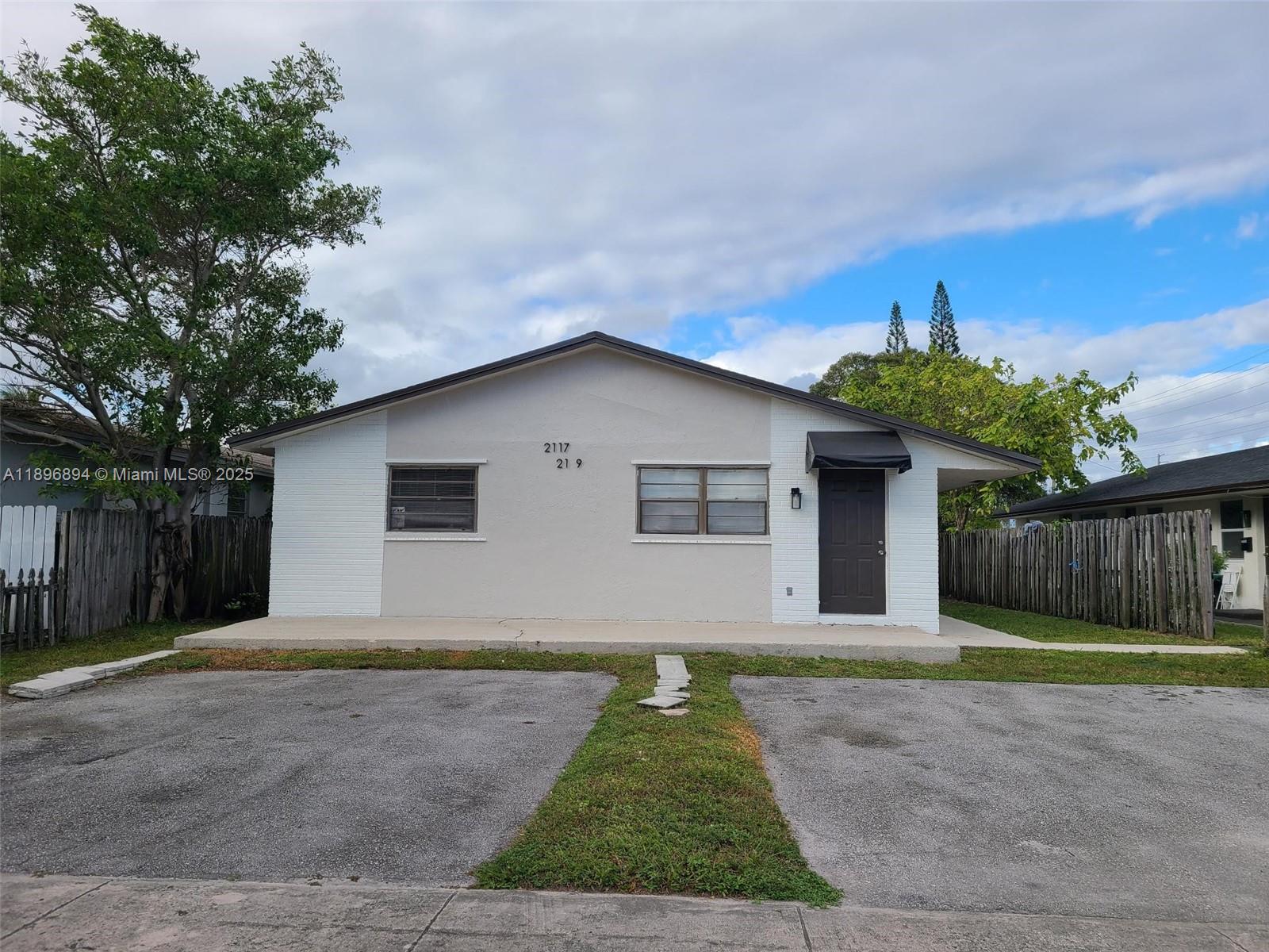 HOLLYWOOD PARK - Residential Lease