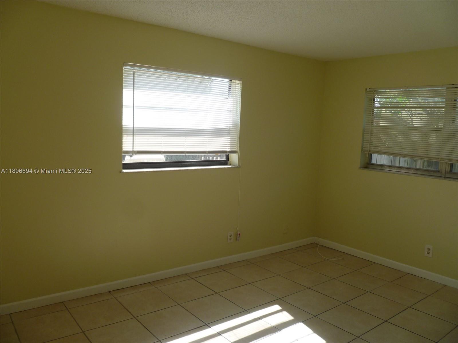 HOLLYWOOD PARK - Residential Lease