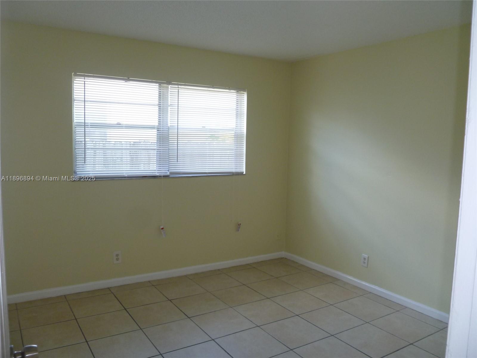 HOLLYWOOD PARK - Residential Lease