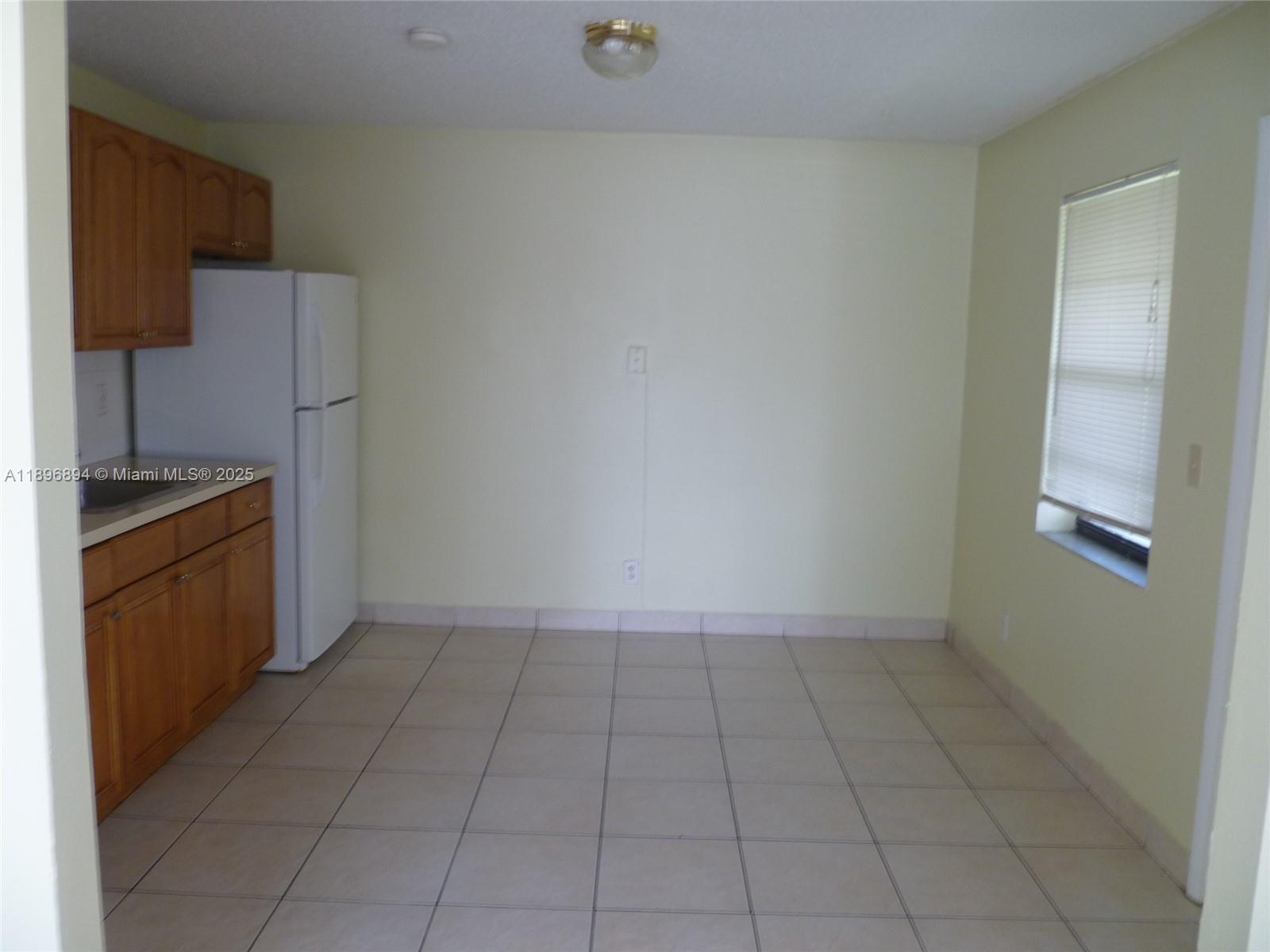 HOLLYWOOD PARK - Residential Lease