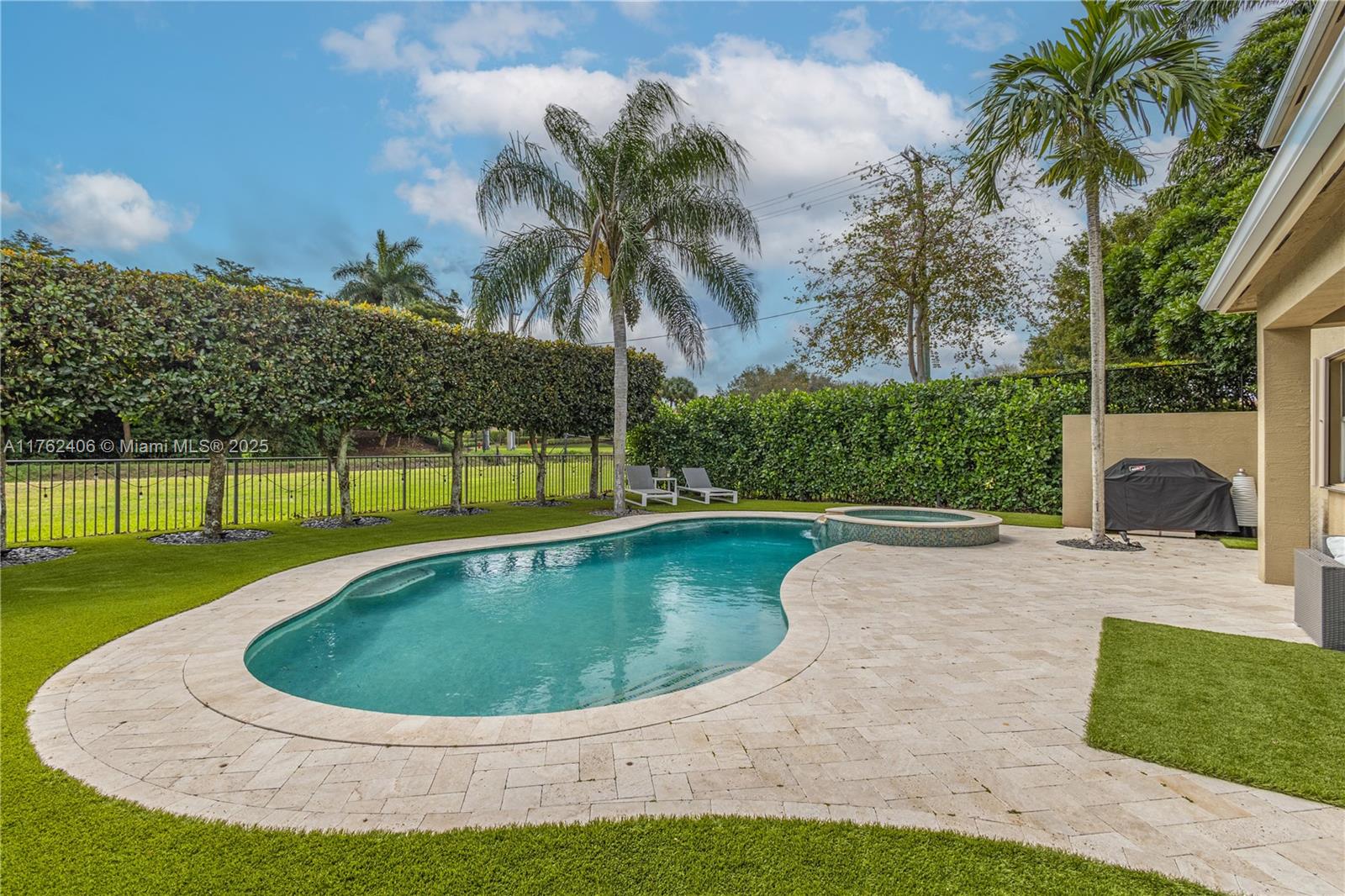 TRAILS AT CANYON 2 - Residential Lease