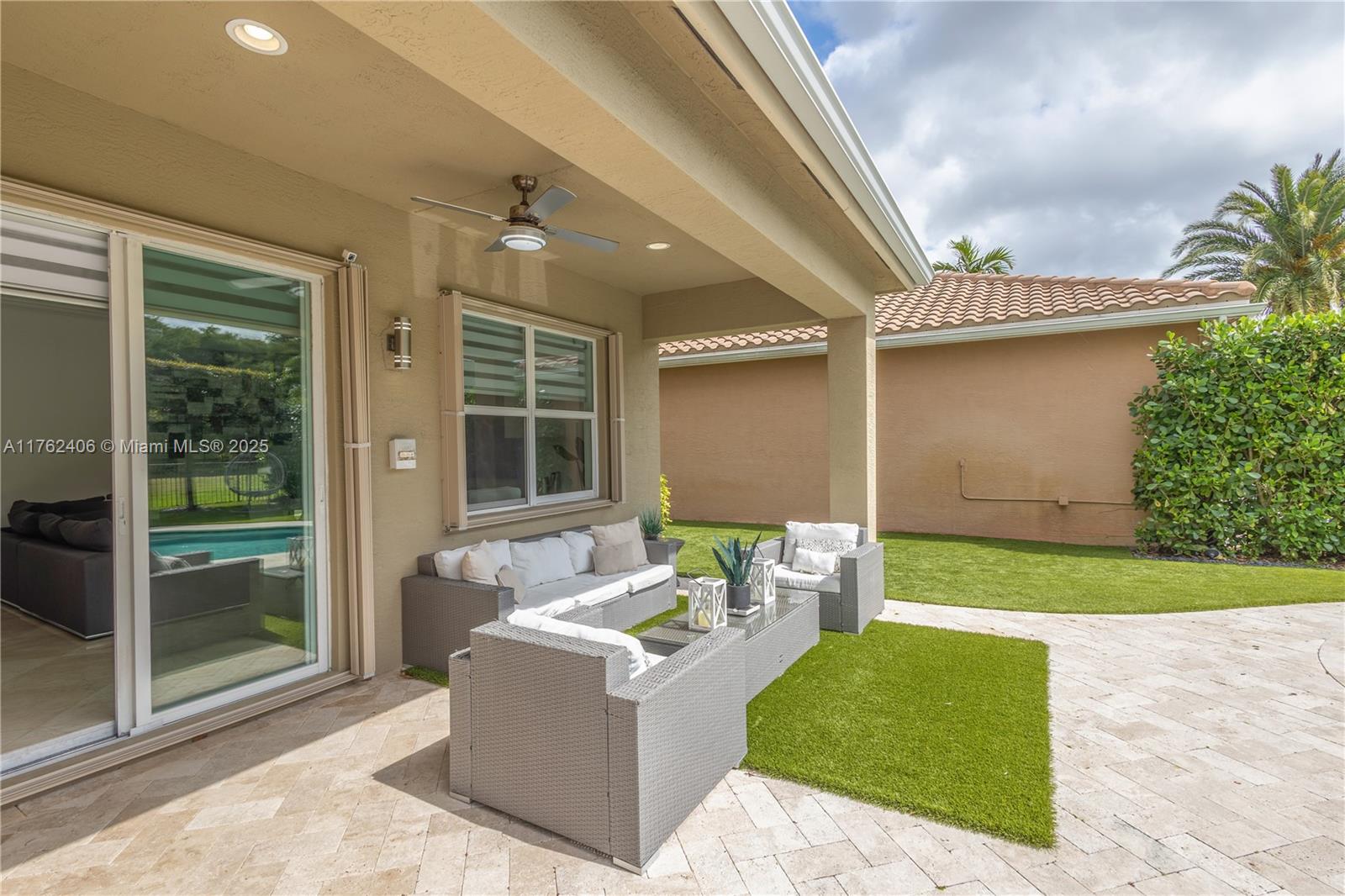 TRAILS AT CANYON 2 - Residential Lease