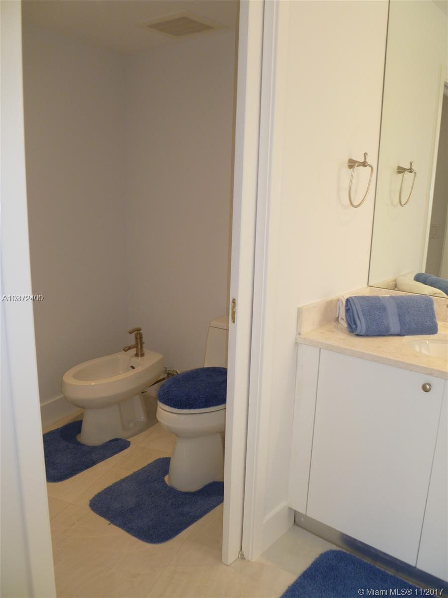 CARBONELL CONDOMINIUM - Residential Lease