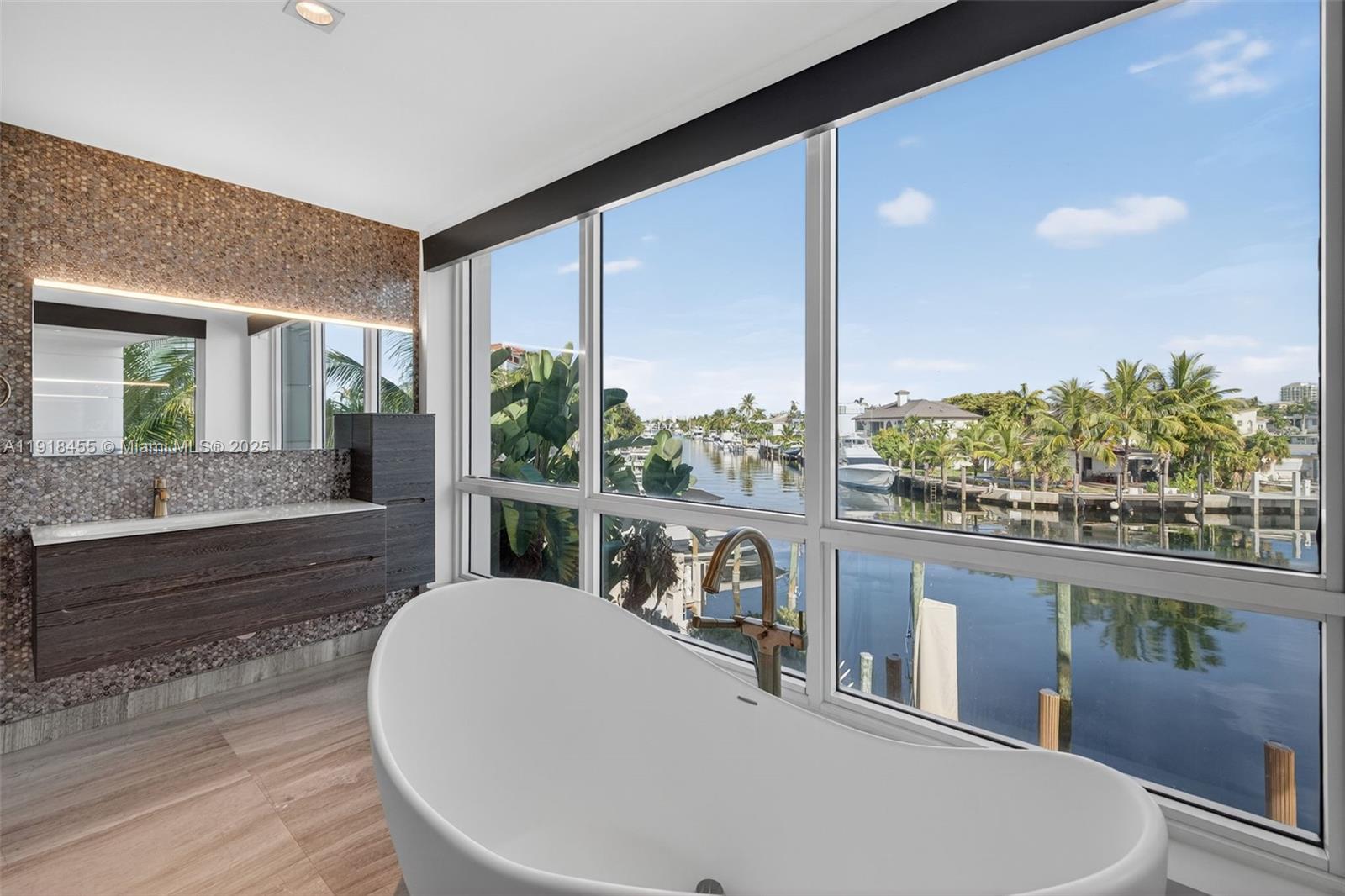 RIO VISTA - Residential