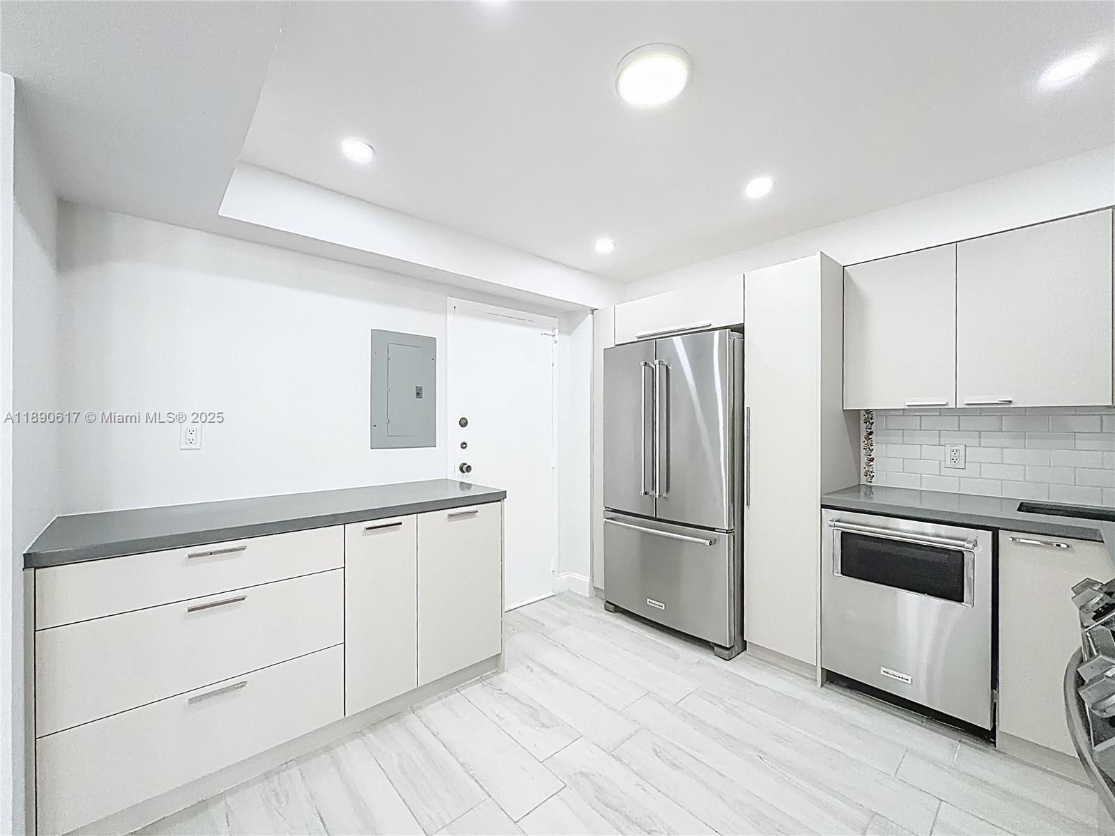 WINSTON TOWERS 100 CONDO - Residential