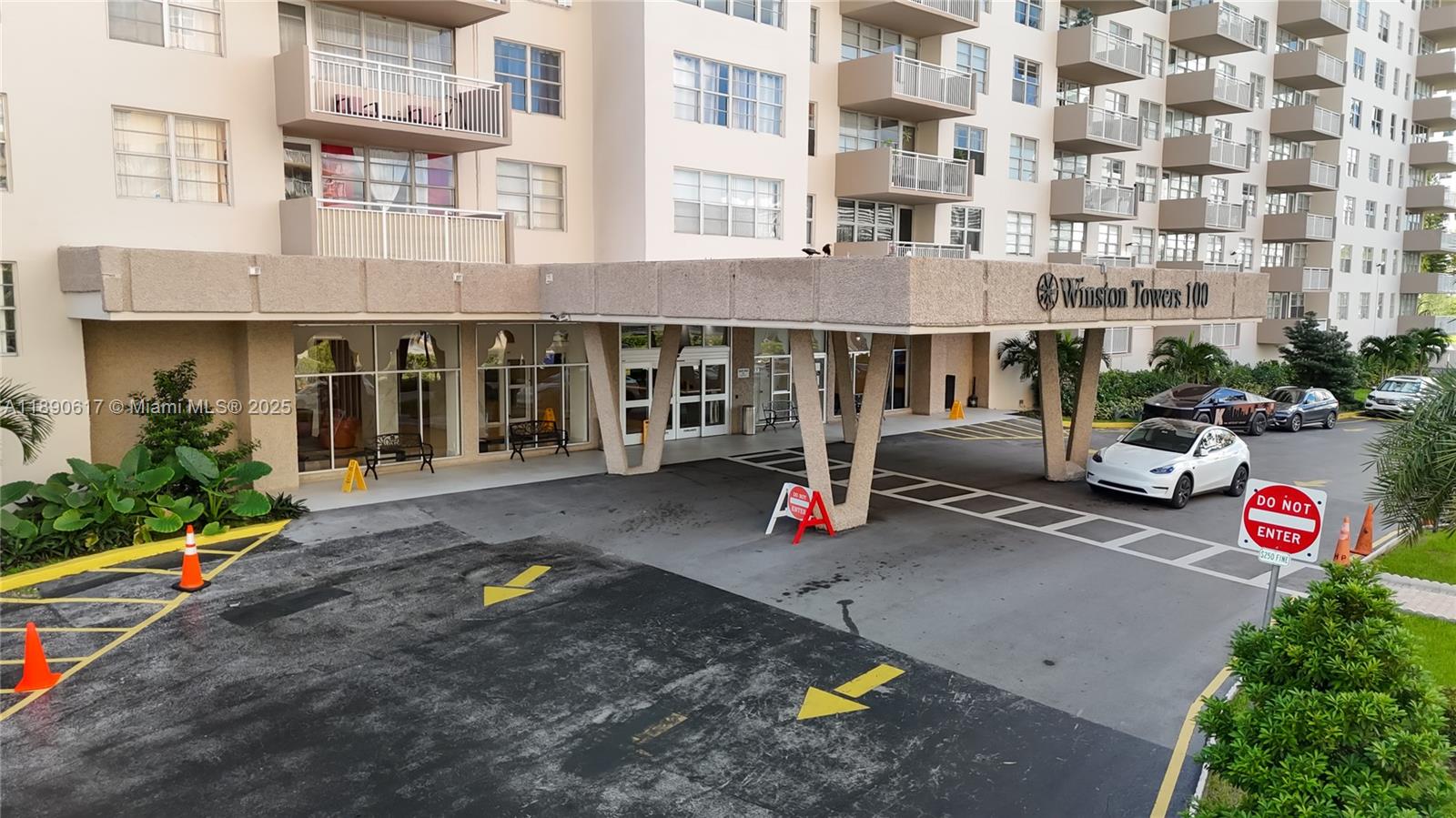 WINSTON TOWERS 100 CONDO - Residential