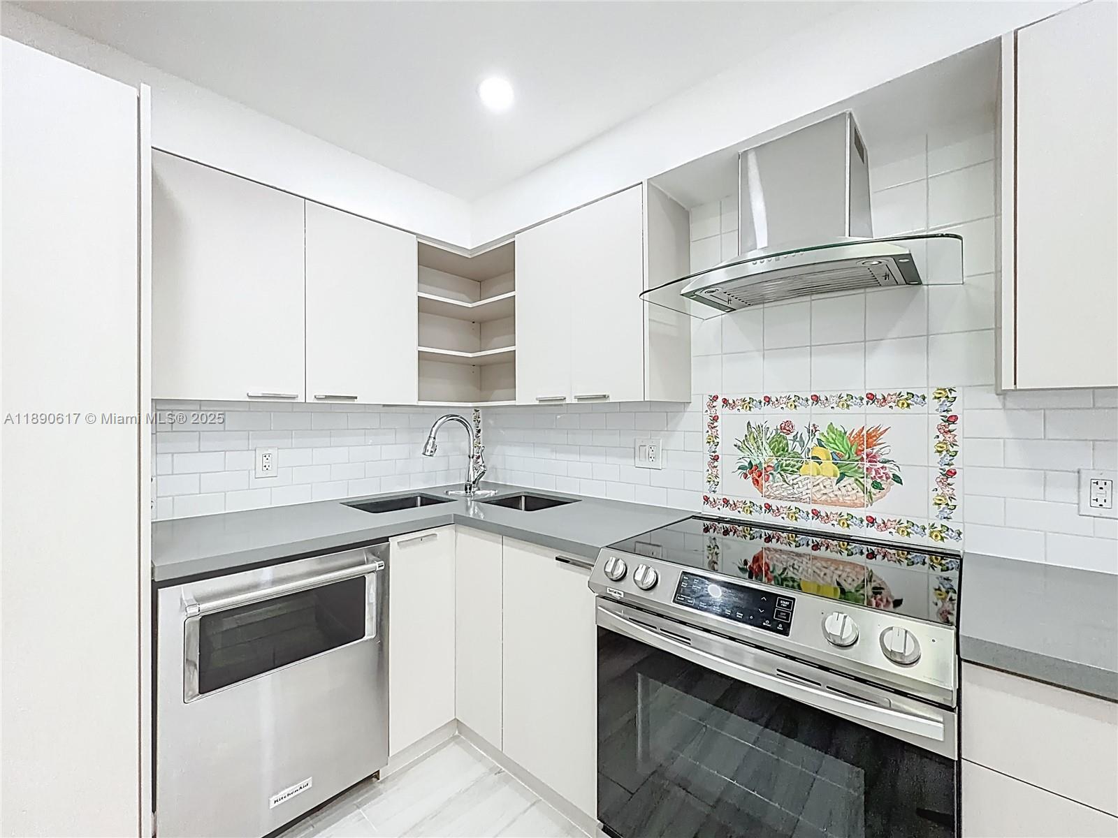 WINSTON TOWERS 100 CONDO - Residential