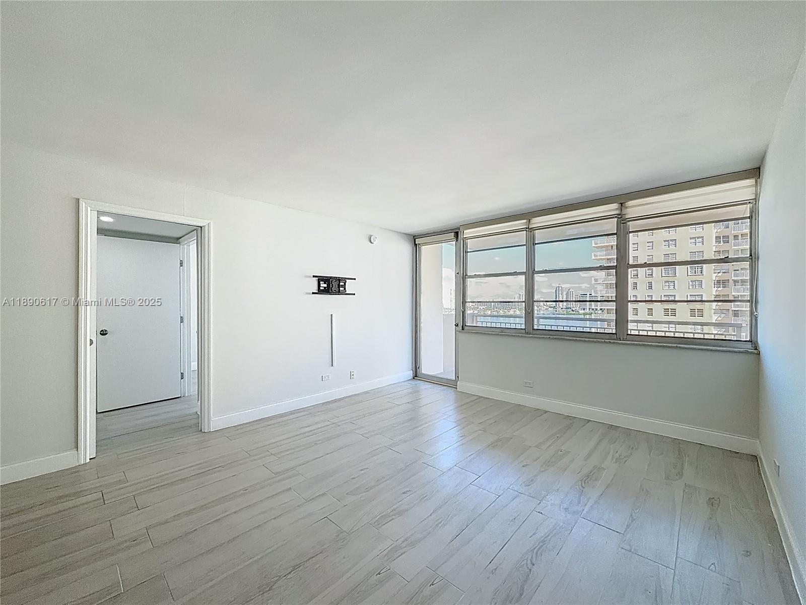 WINSTON TOWERS 100 CONDO - Residential