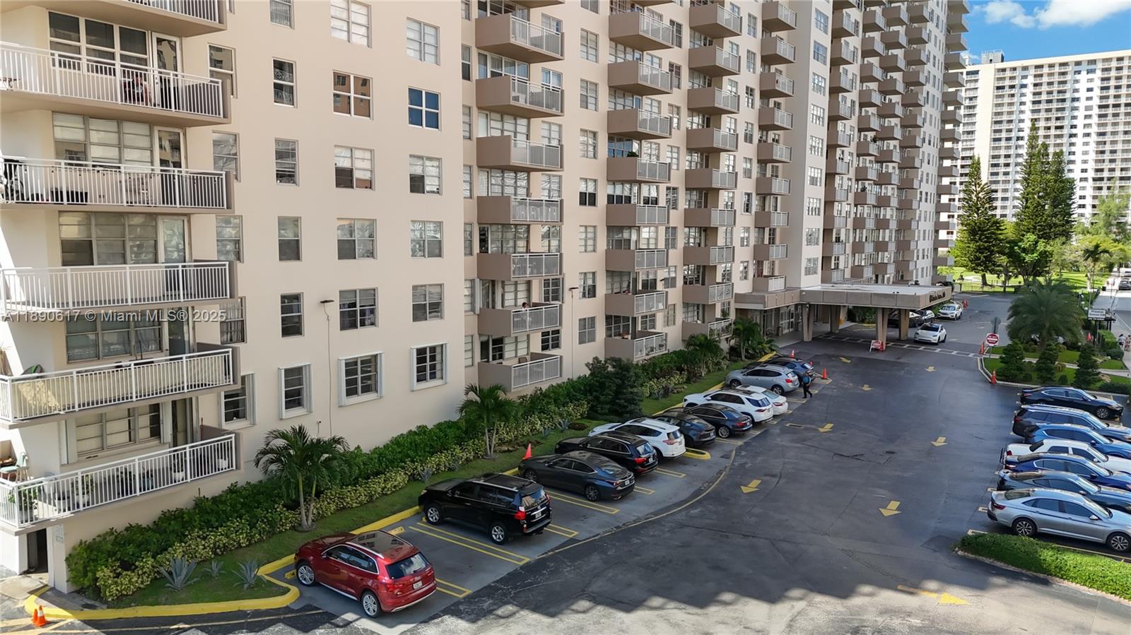 WINSTON TOWERS 100 CONDO - Residential