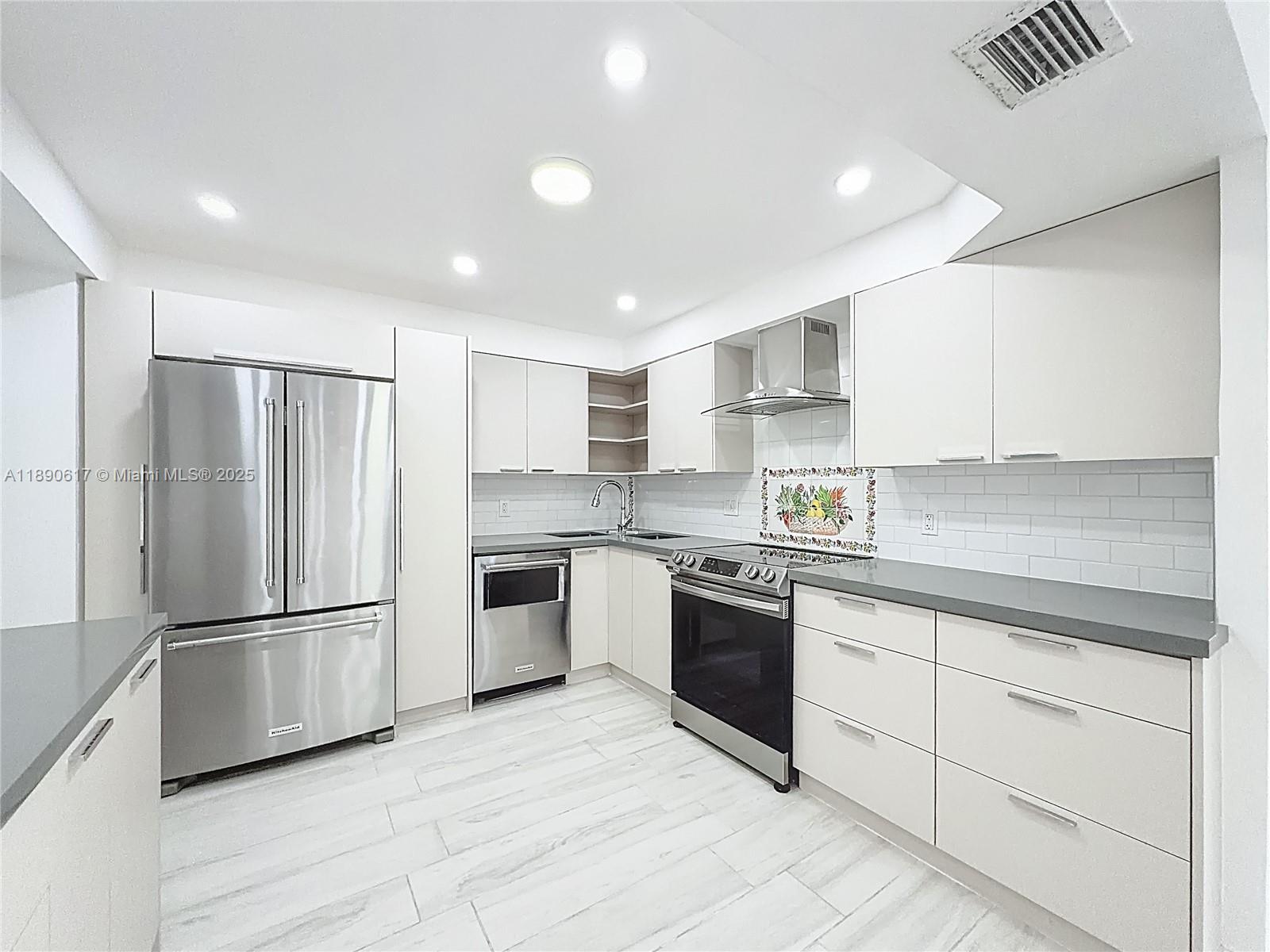 WINSTON TOWERS 100 CONDO - Residential