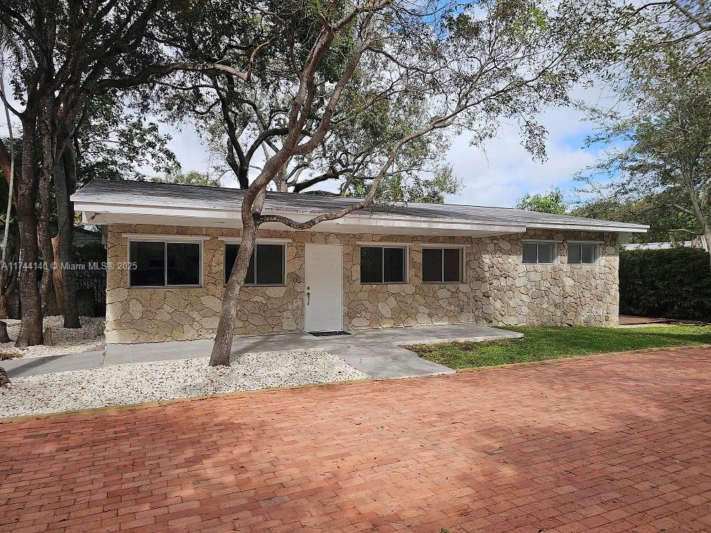 7031 Sw 63rd Ct, South Miami, Miami-Dade County, Florida - 3 Bedrooms  
3 Bathrooms - 