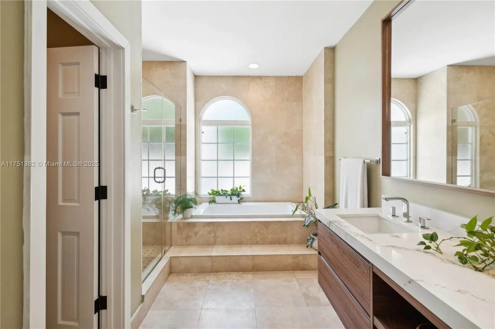 Miami, Florida 33133, United States, 6 Bedrooms Bedrooms, ,5 BathroomsBathrooms,Residential,Pending,79480