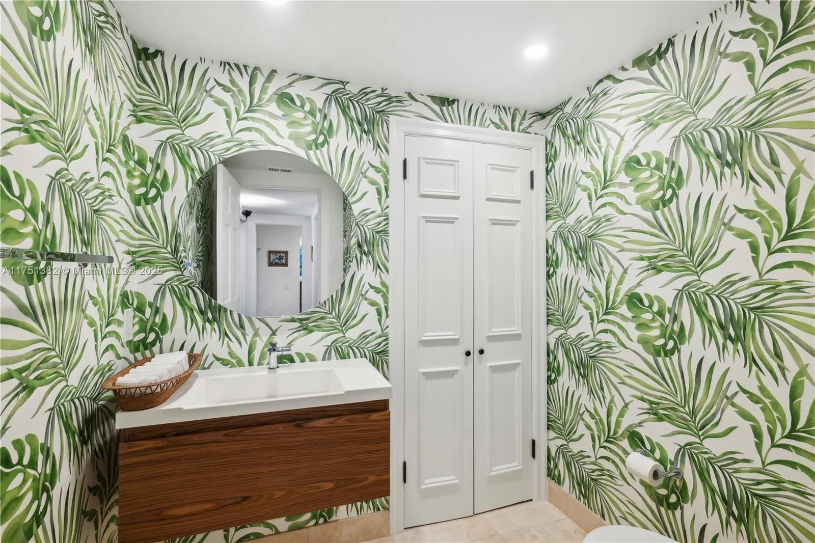 Miami, Florida 33133, United States, 6 Bedrooms Bedrooms, ,5 BathroomsBathrooms,Residential,Pending,79480