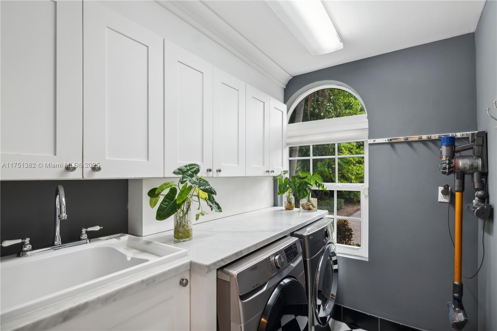 OCEAN VIEW - Residential