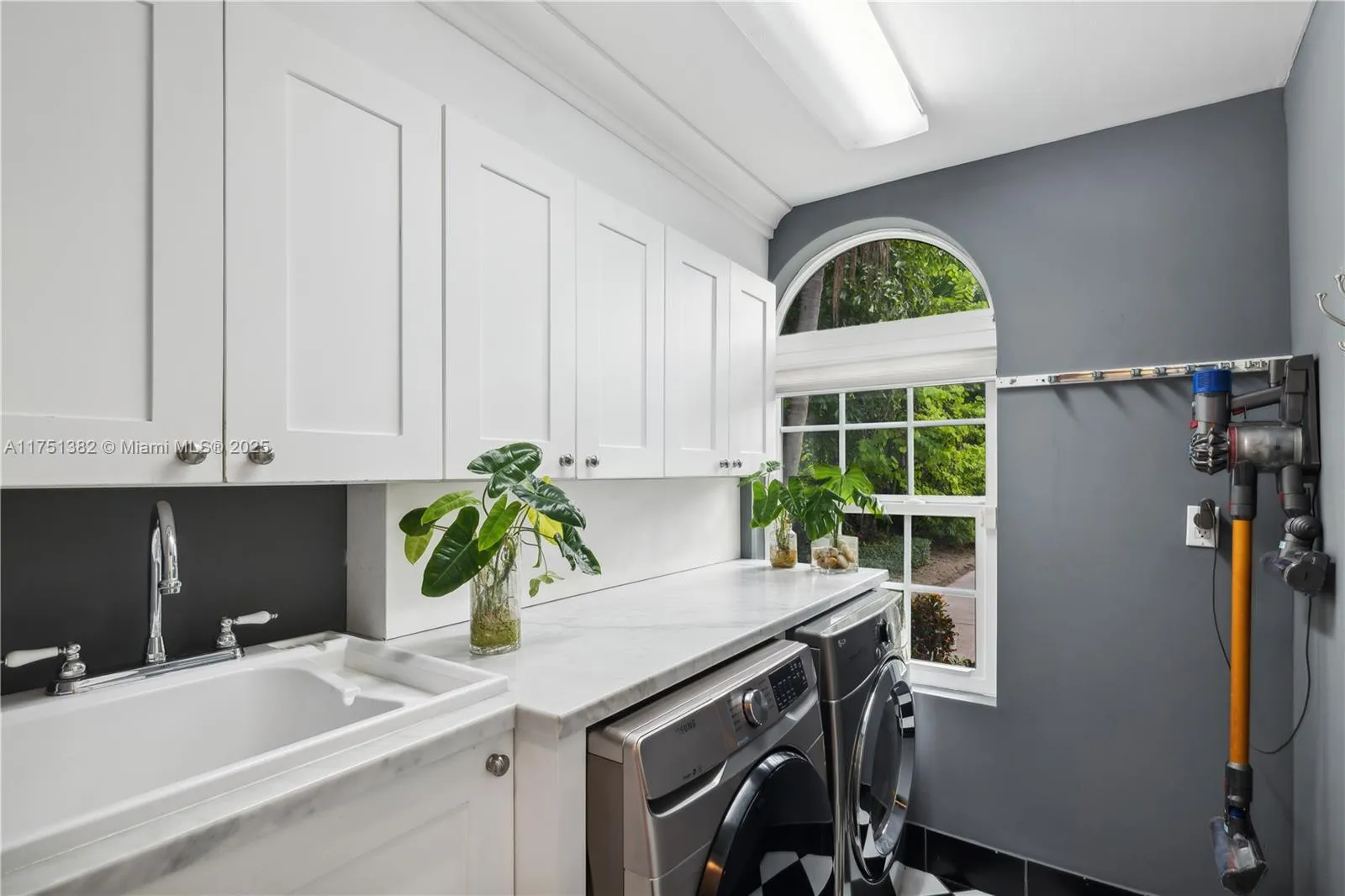 Miami, Florida 33133, United States, 6 Bedrooms Bedrooms, ,5 BathroomsBathrooms,Residential,Pending,79480