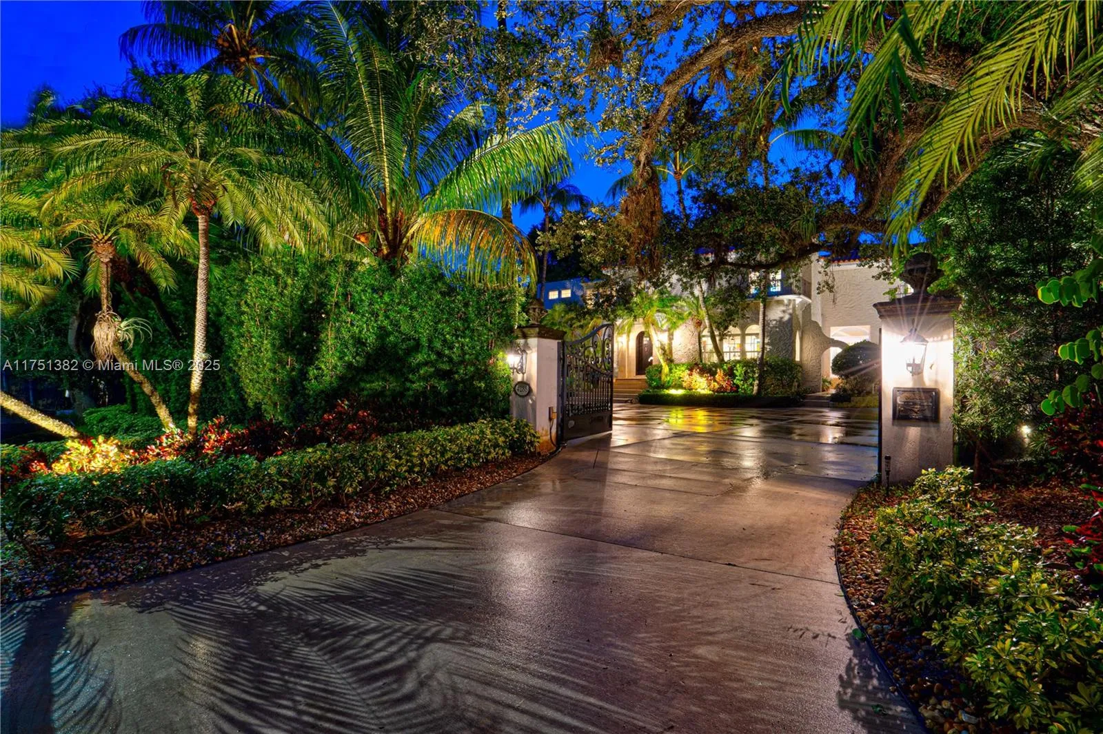 Miami, Florida 33133, United States, 6 Bedrooms Bedrooms, ,5 BathroomsBathrooms,Residential,Pending,79480