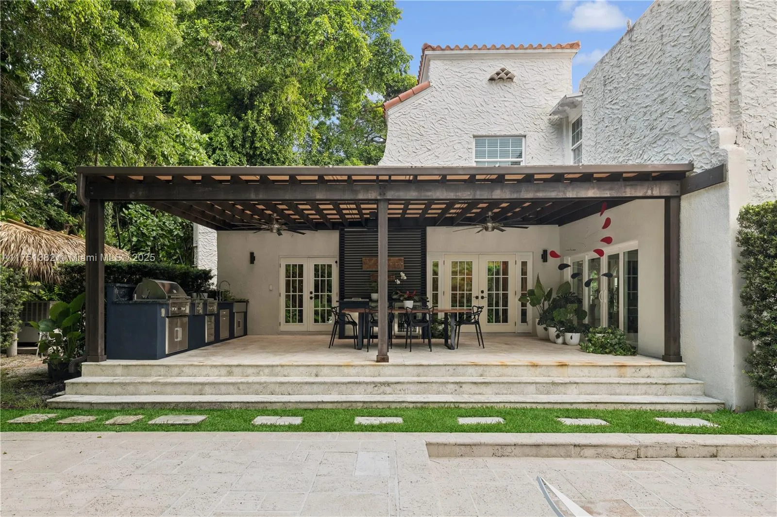 Miami, Florida 33133, United States, 6 Bedrooms Bedrooms, ,5 BathroomsBathrooms,Residential,Pending,79480