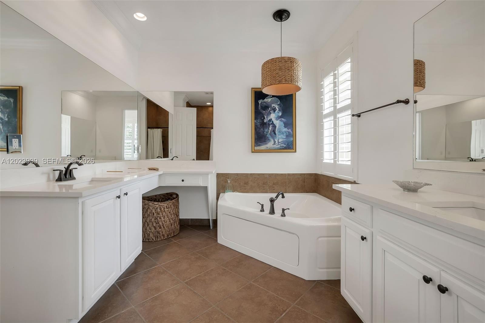 CANTERBURY PLACE - Residential