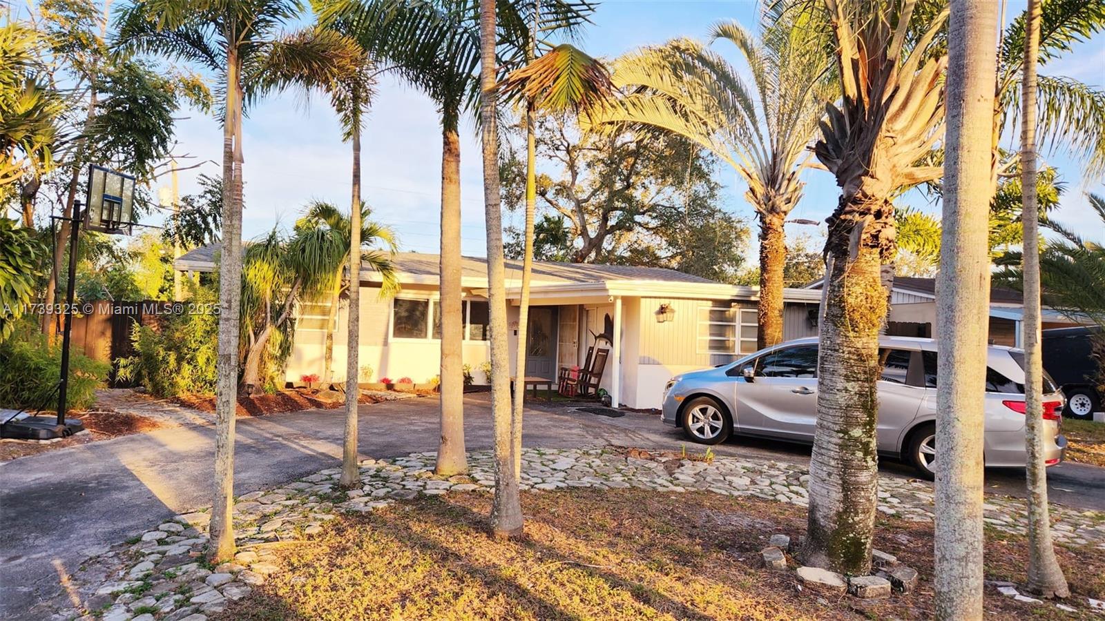 2131 N 57th Ter, Hollywood, Broward County, Florida - 4 Bedrooms  
2 Bathrooms - 