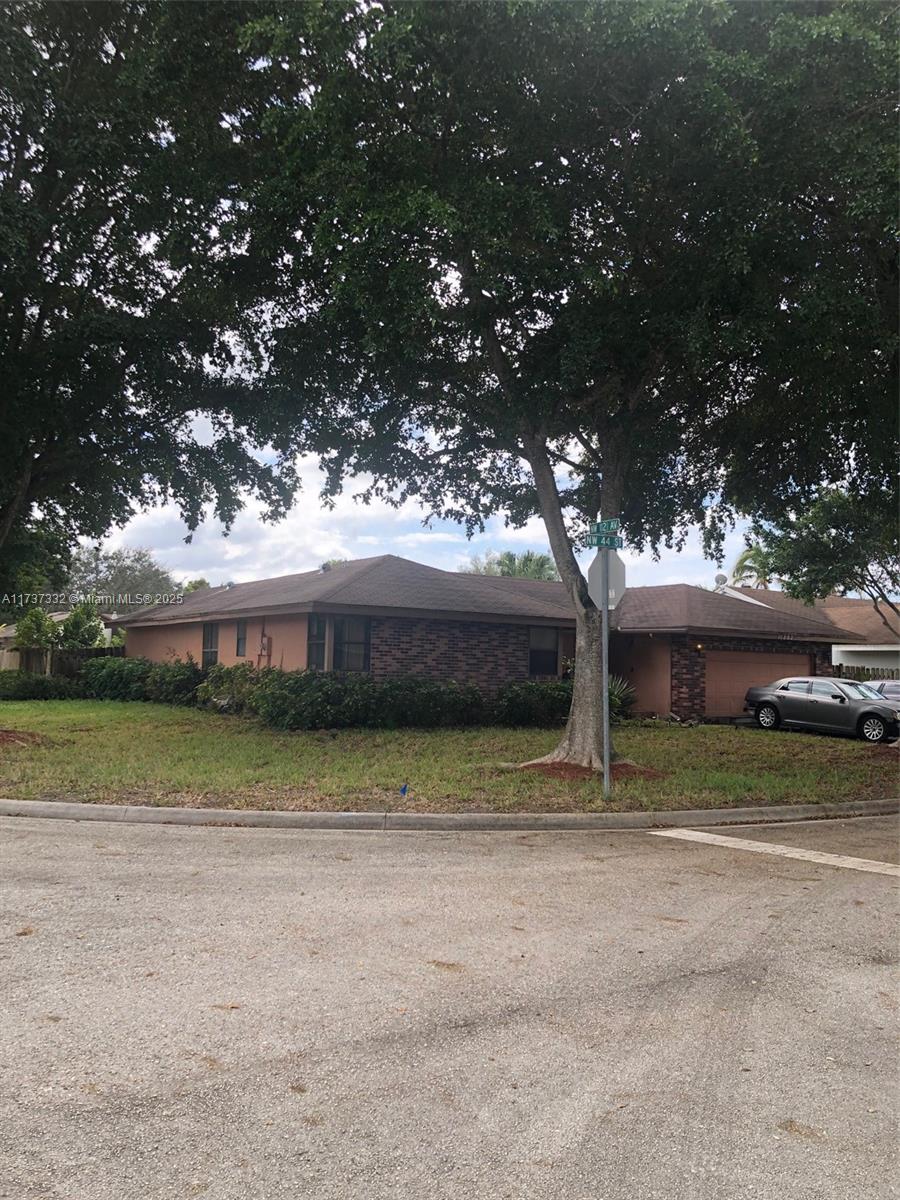Property for Sale at 11202 Nw 44th St, Coral Springs, Broward County, Florida - Bedrooms: 4 
Bathrooms: 3  - $560,000