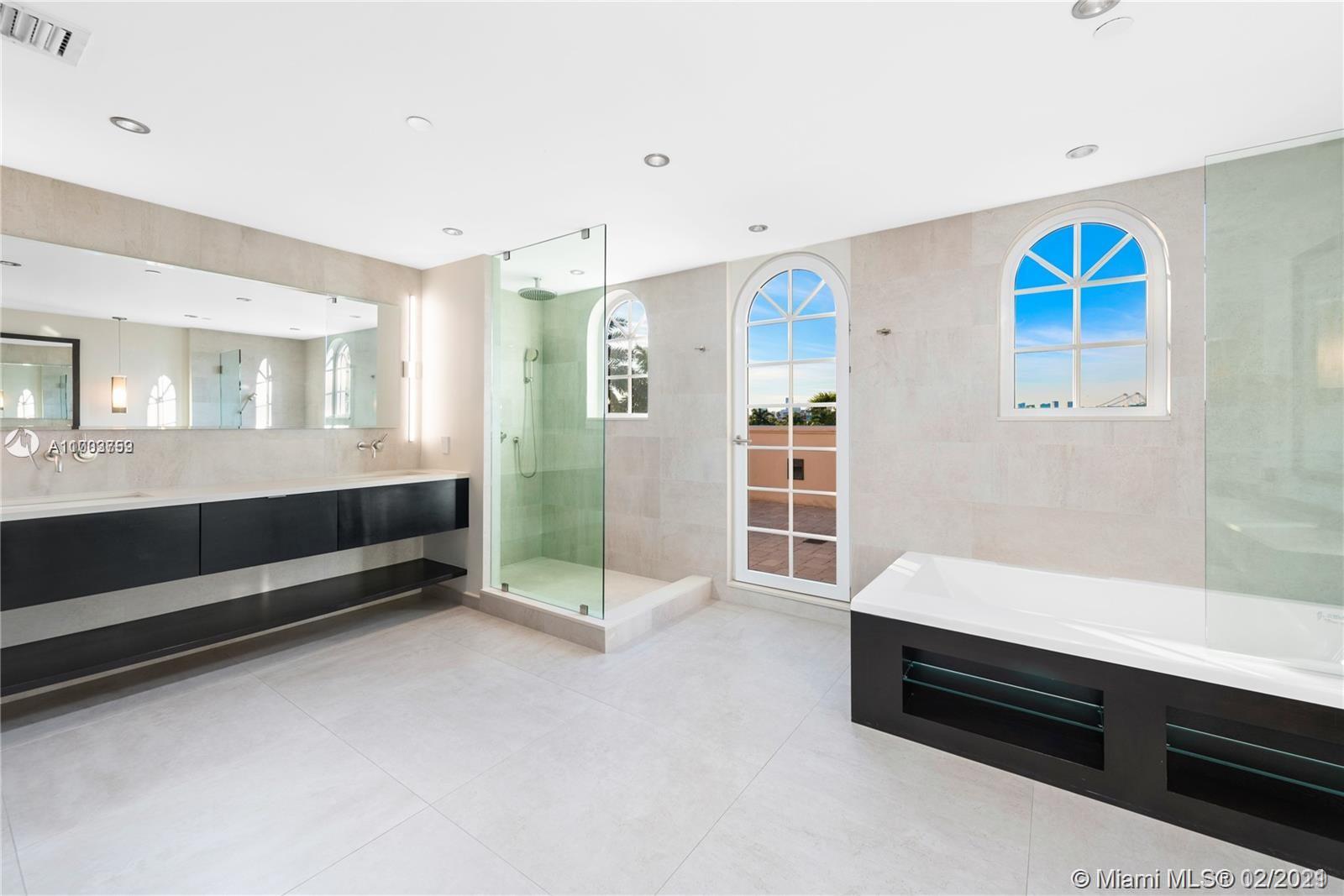 SEASIDE CONDO - Residential