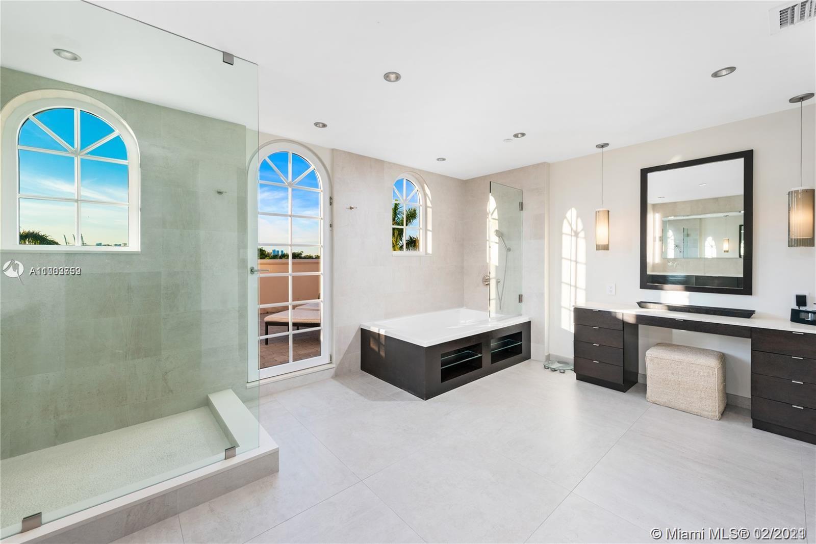 SEASIDE CONDO - Residential