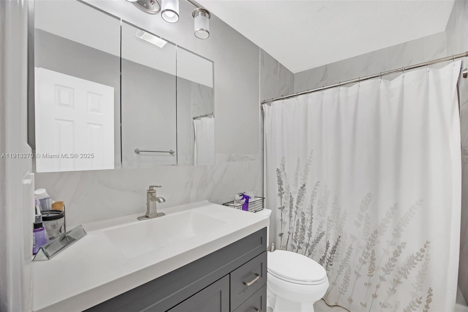 AVOCADO VILLAS - Residential