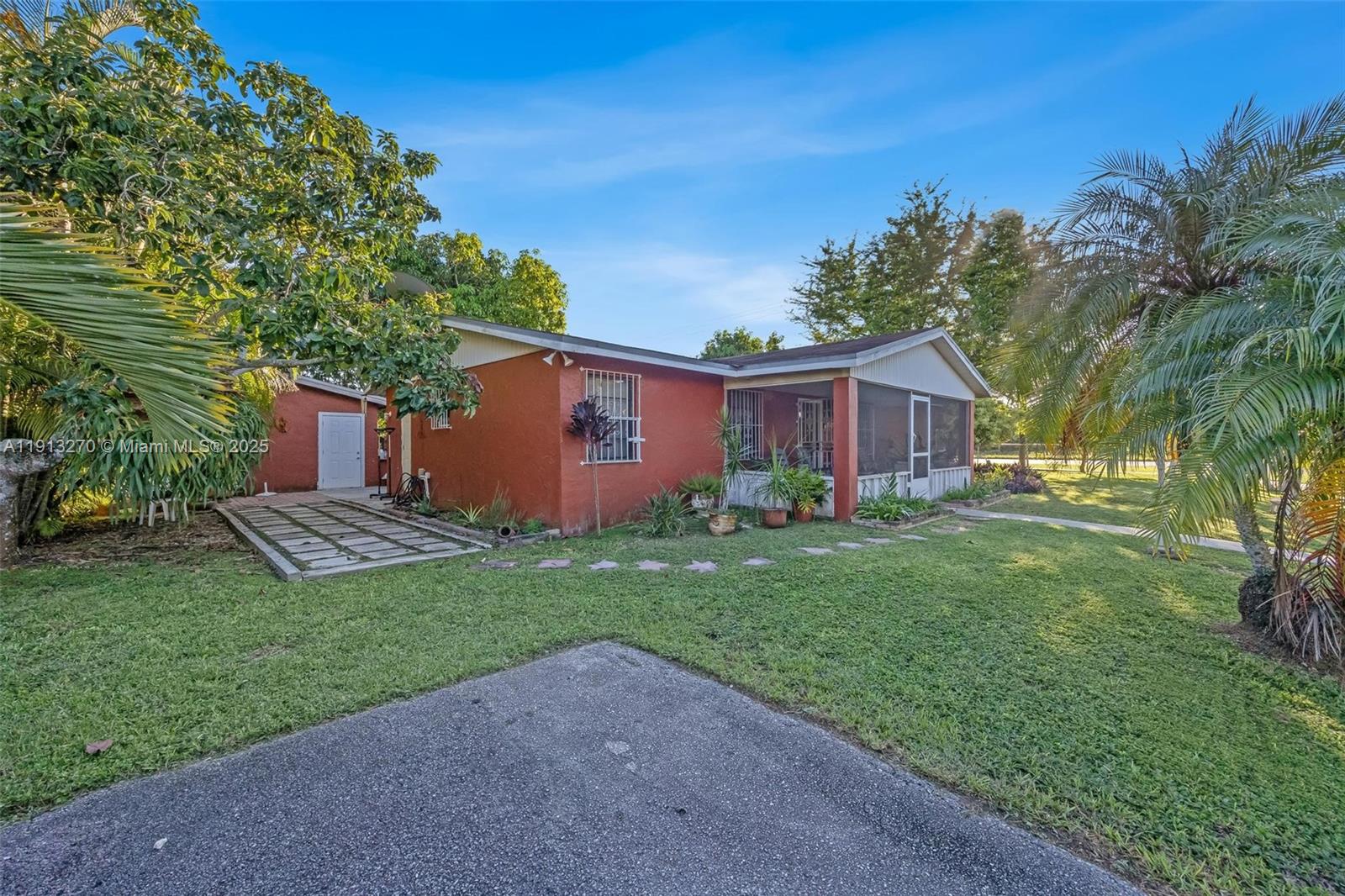 AVOCADO VILLAS - Residential