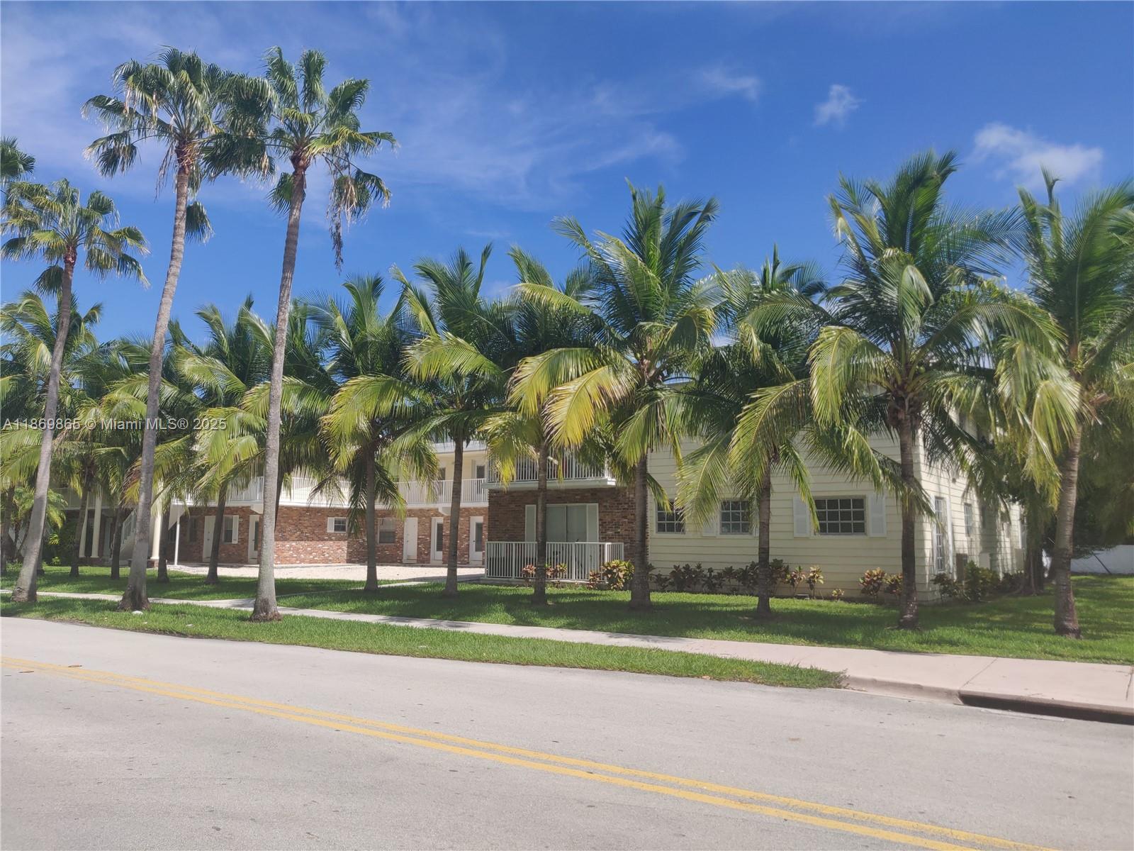 Beautifil 1 / 1 unit on second floor.
Fully furnished, living/dinig room with sofa bed. 1 assigned parking #28. Great location (walking distance to beach, supermarket, restaurants, shopping, community center, park, banks, etc). Gated swimming pool. SHORT TERM AVAILABLE $ 3600 monthly (includes wifi, power and light, hoa, tax). TENANT OCCUPIED UNTIL October 7th 2025.