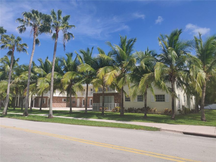 Beautifil 1 / 1 unit on second floor. 
Fully furnished, living/dinig room with sofa bed. 1 assigned parking #28. Great location (walking distance to beach, supermarket, restaurants, shopping, community center, park, banks, etc). Gated swimming pool. SHORT TERM AVAILABLE $ 3600 monthly (includes wifi, power and light, hoa, tax). TENANT OCCUPIED UNTIL October 7th 2025.
