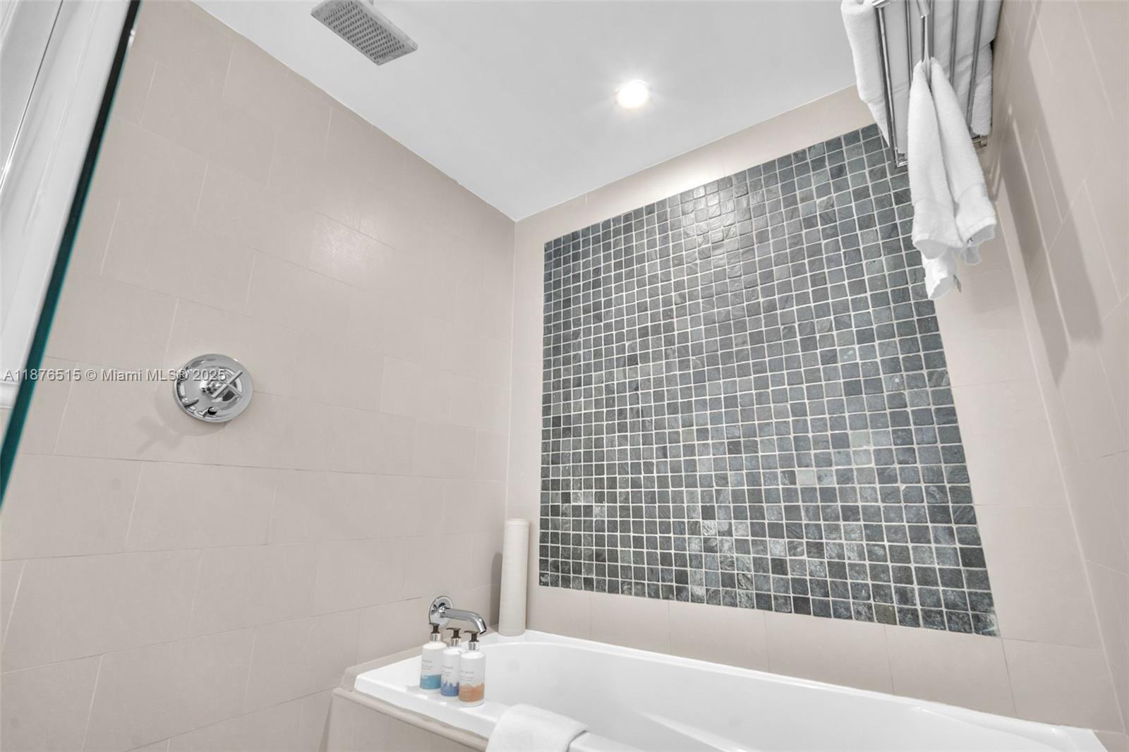 SOLE CONDO - Residential