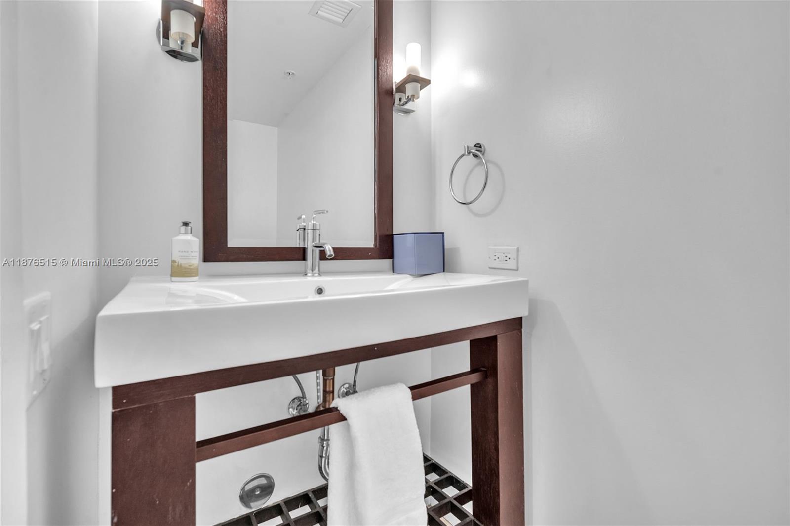 SOLE CONDO - Residential