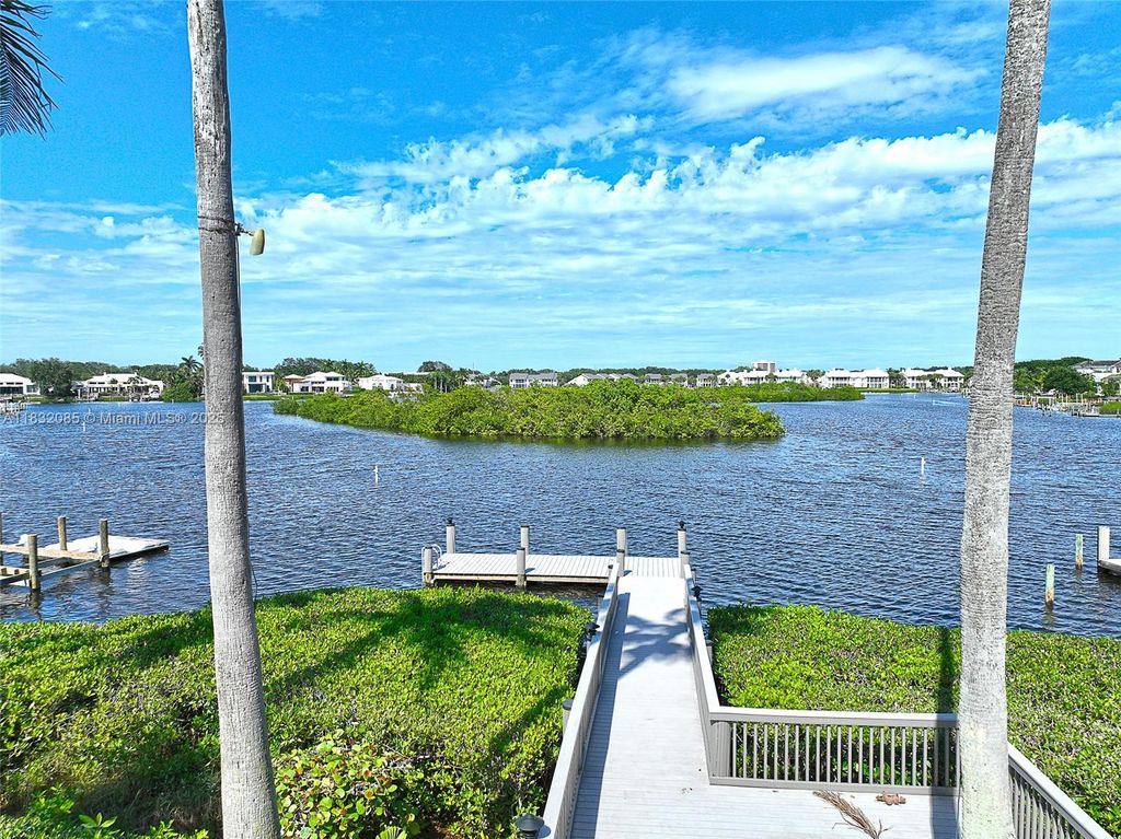Photo of 113 Regatta Dr, Jupiter, FL 33477 (MLS # A11832085)