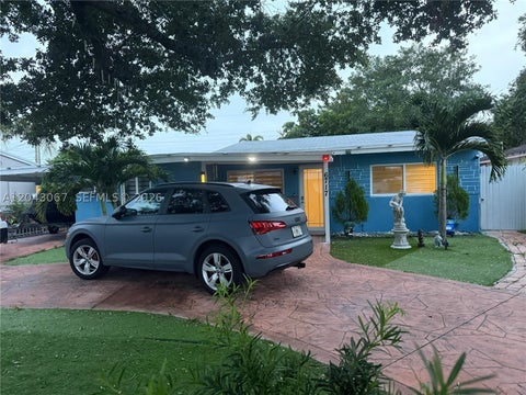 Photo of 6717 Simms St, Hollywood, FL 33024 (MLS # A12043067)