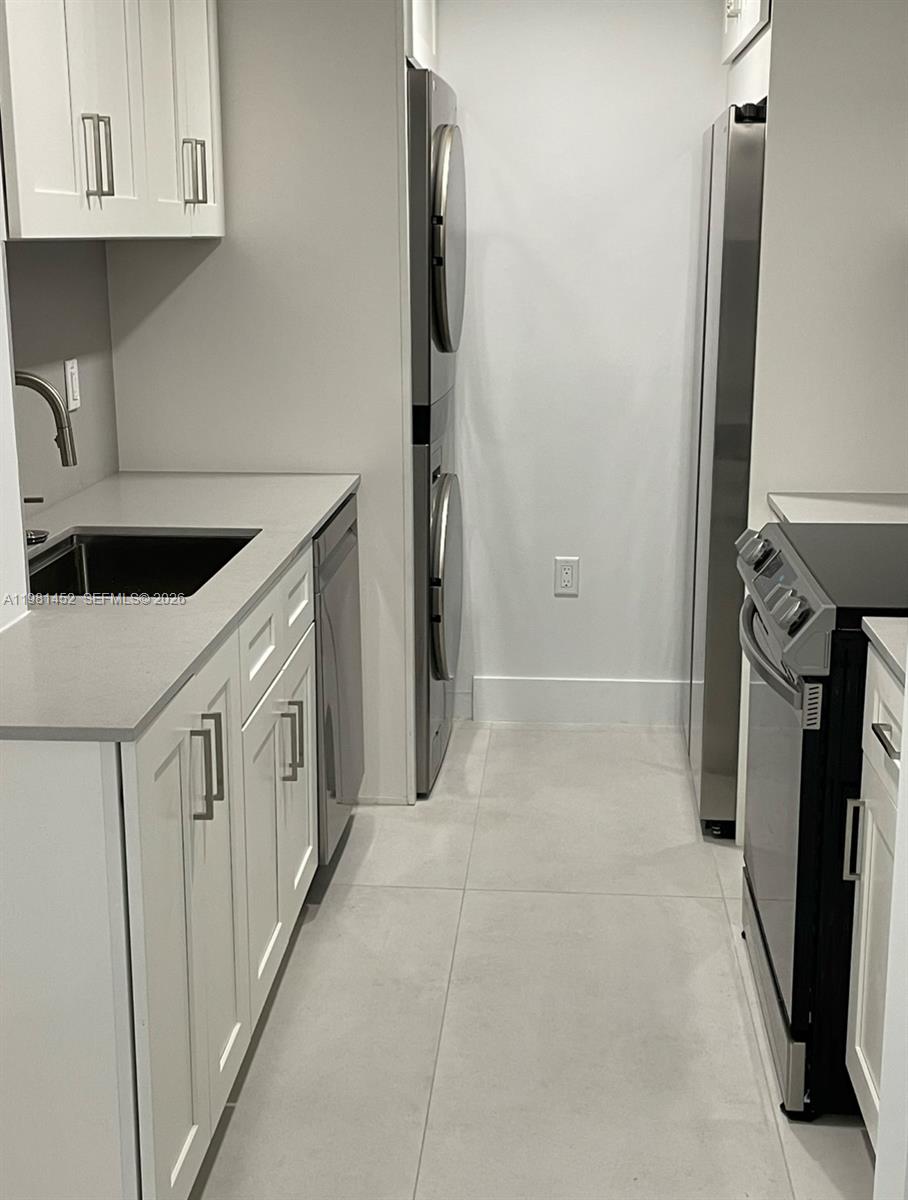 10275 Collins Ave 933