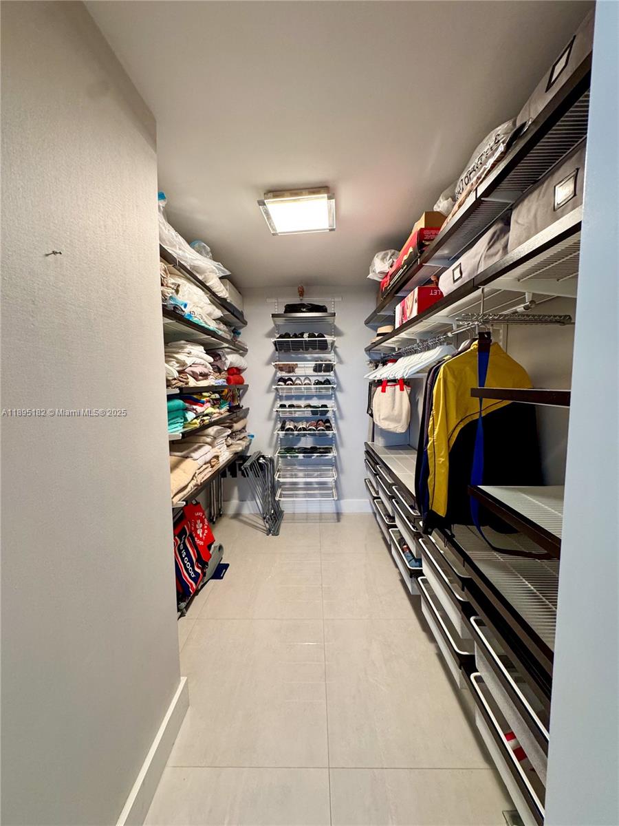 KING COLE CONDO - Residential Lease