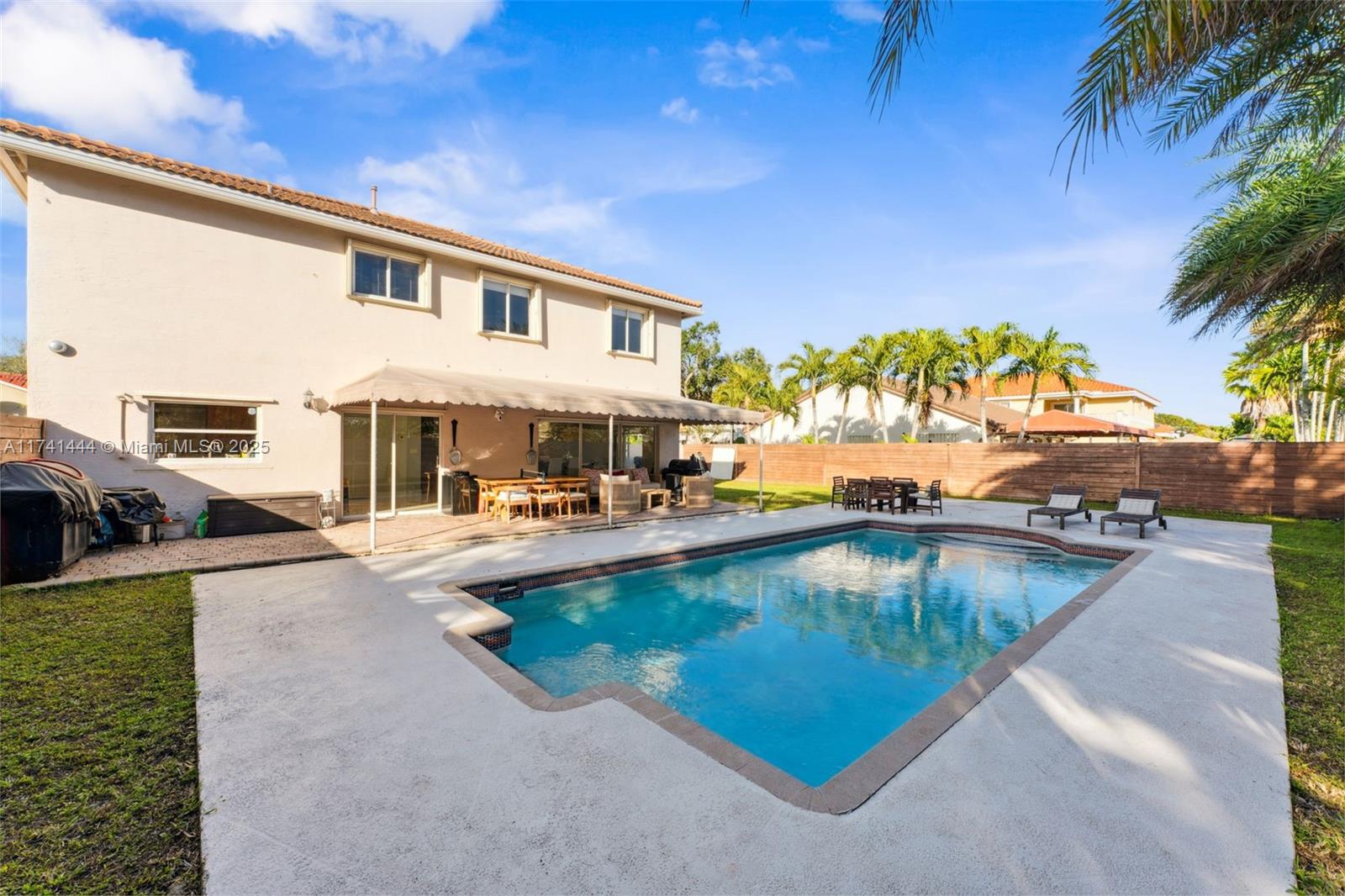 8826 NW 189th Ter
