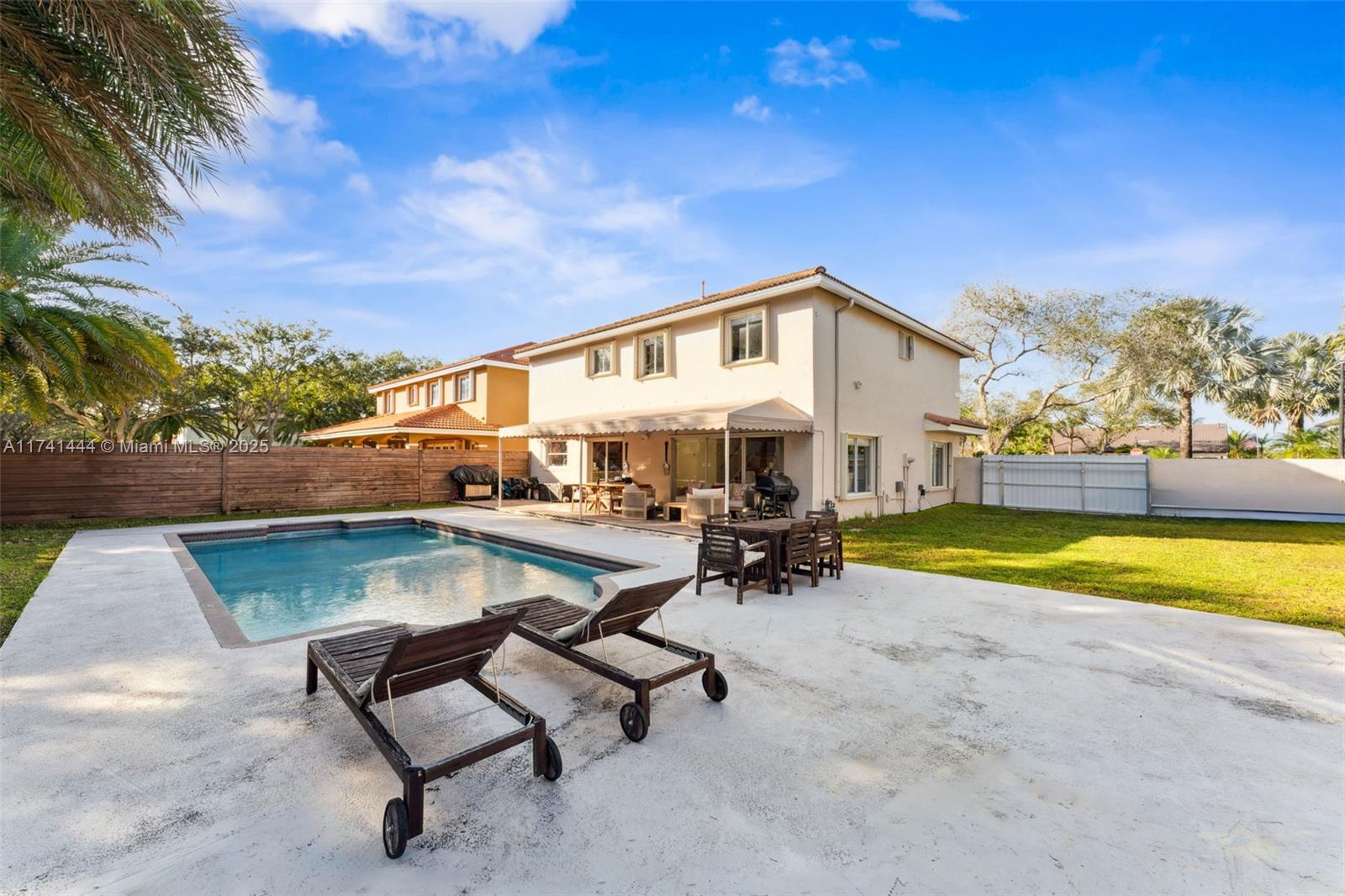 8826 NW 189th Ter