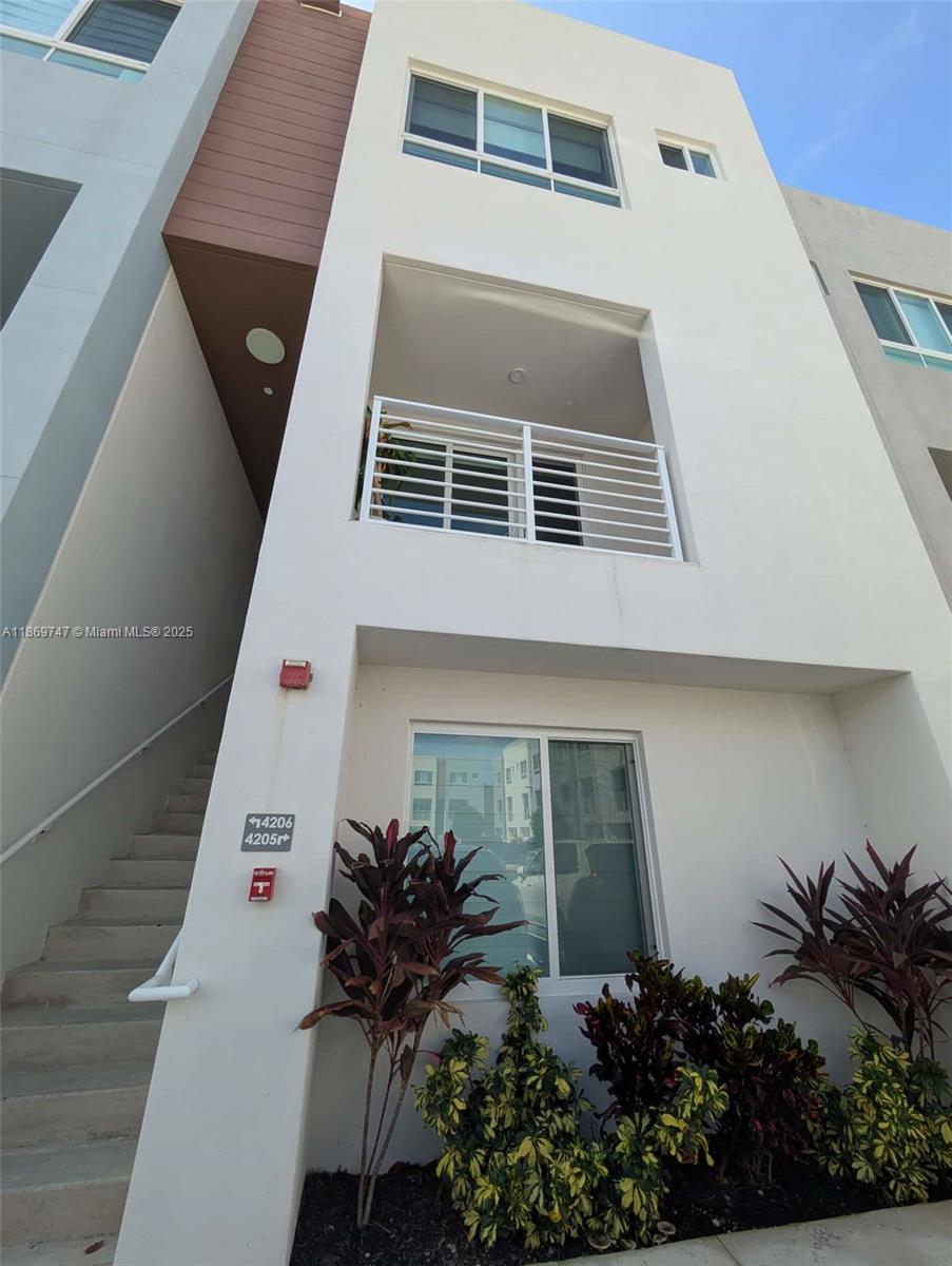 Beautiful 2 - 2 1/2 + DEN unit. 1st floor: Open kitchen floor plan with center island, stainless steel appliances, soft-close cabinets and split living and dining areas for extra comfort. Guest toilet. Second level: 2 bedrooms (1 is in suite) + comfortable den/home-office space + full-size washer and dryer.
This residential complex is fenced with gated entry for extra security, while the community pool adds just the right touch for weekends at home. Unit has been freshly painted. Move-in ready and easy to show.
SECOND FLOOR ENTRY ----- NO ELEVATOR!!!