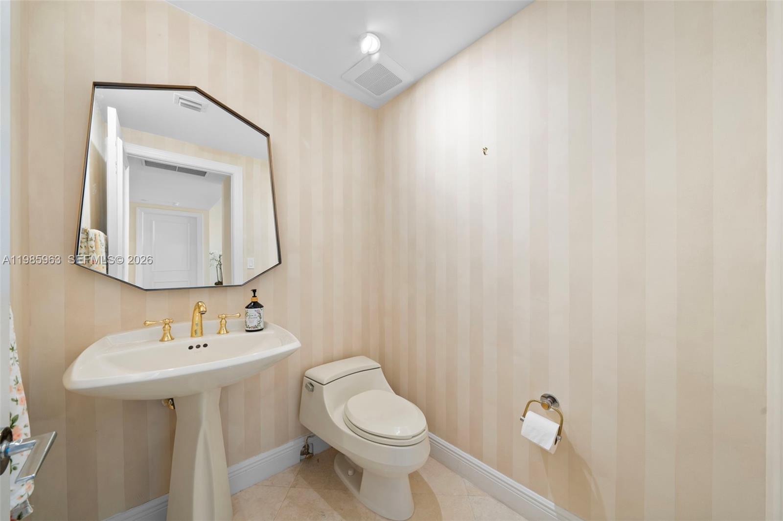 CLUB TOWER THREE CONDO - Residential Lease